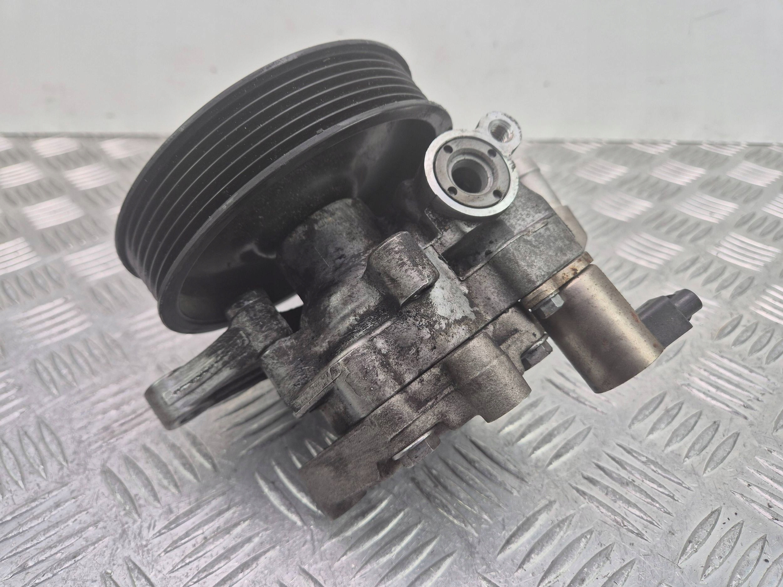 Mercedes C200 CGI W204 servo pump A0064666801 M271