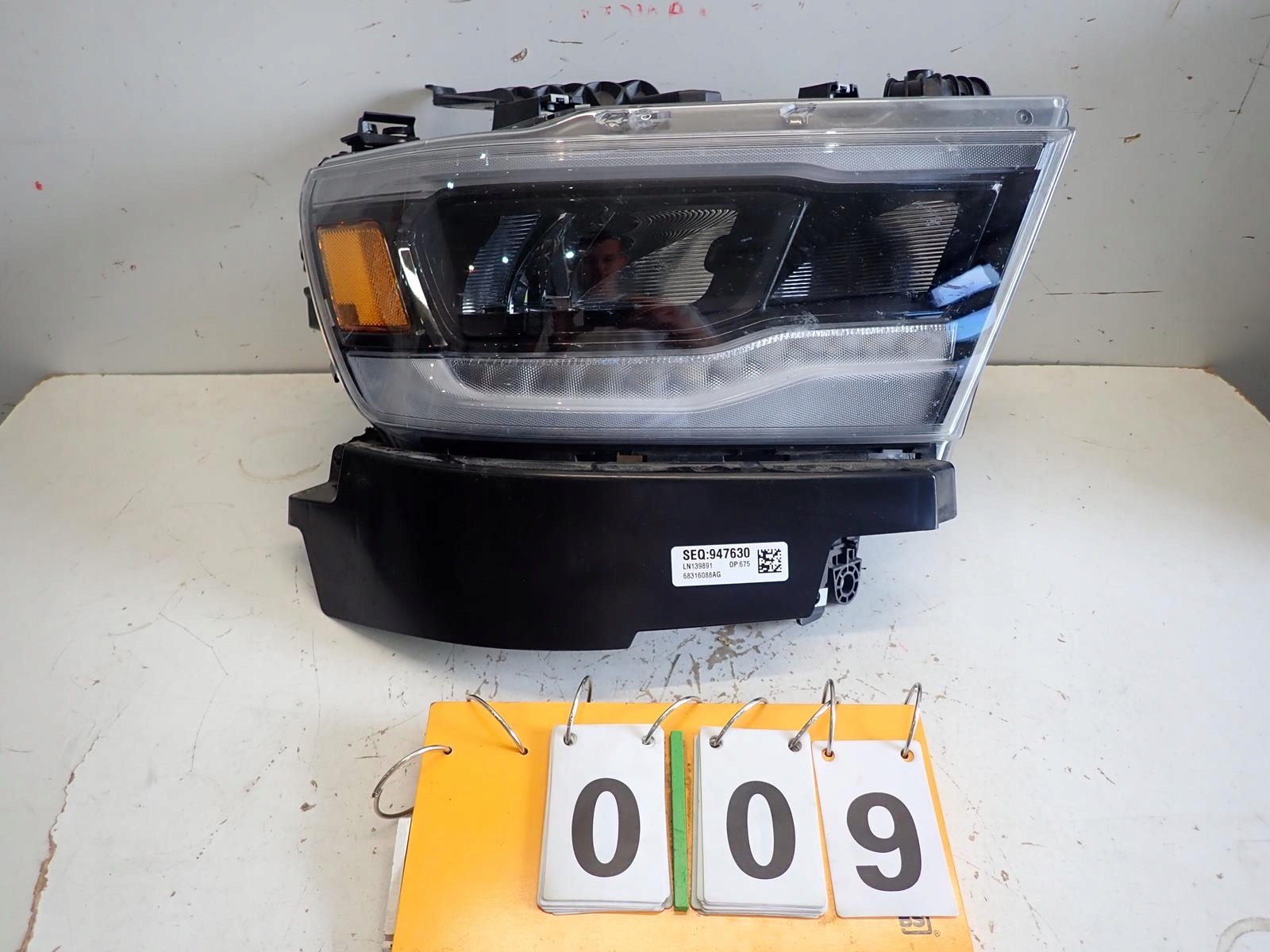 Lampa przód prawa DODGE RAM 1500 2019- FULL LED Strona zabudowy prawa