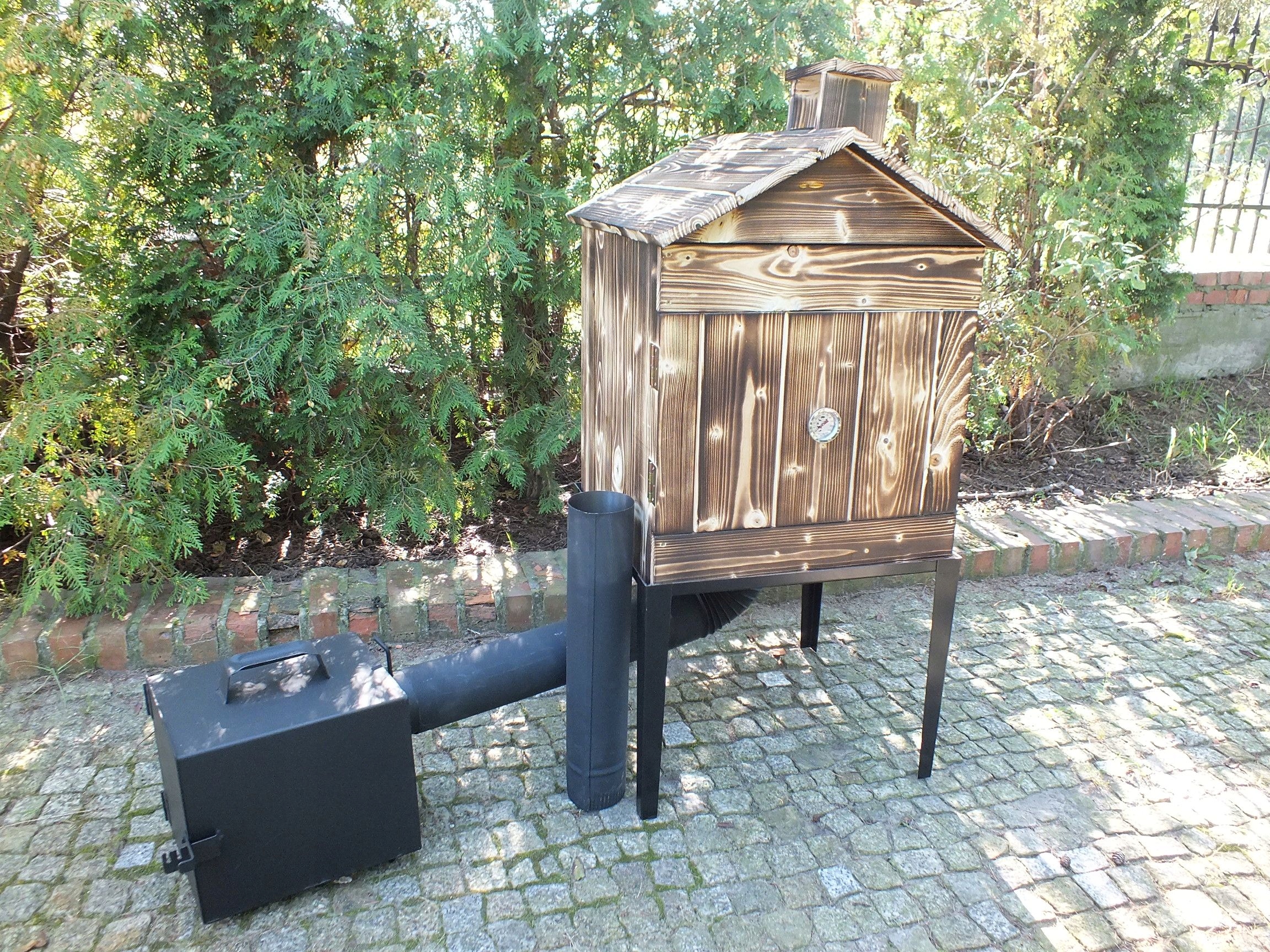 WĘDZARNIA DREWNIANA WĘDZARKA WĘDZOK Z DZWICZKAMI Kod producenta WĘDZARNIA I OPALANA