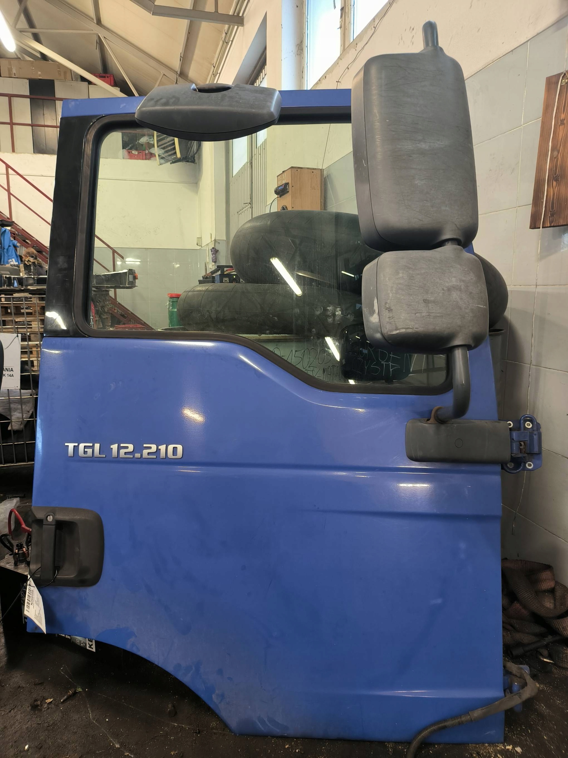 door right front blue MAN TGL 12.210