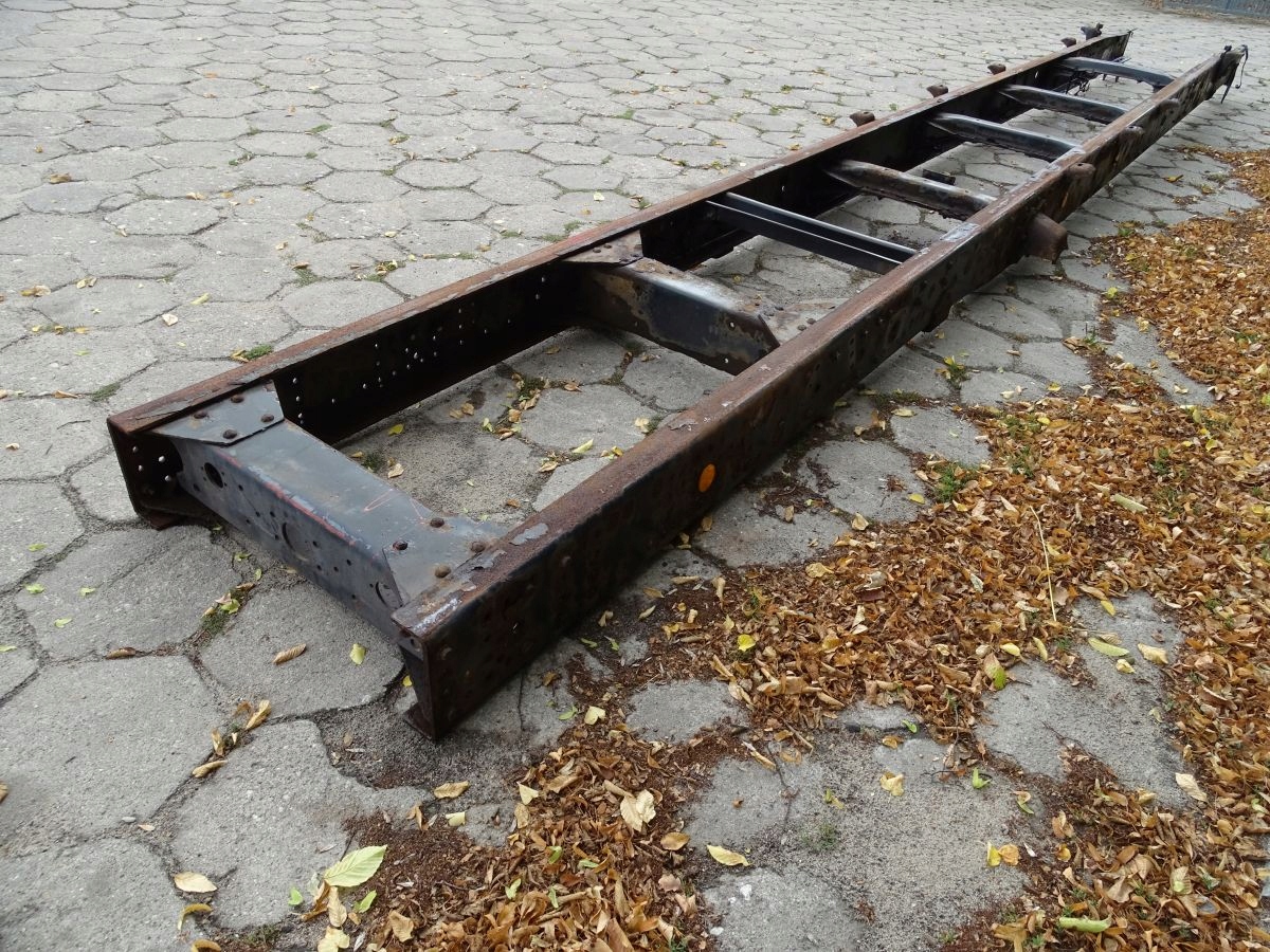 IVECO EUROCARGO II 02-08 180E RAMA 22,5 847X28 #70 Producent części Iveco OE