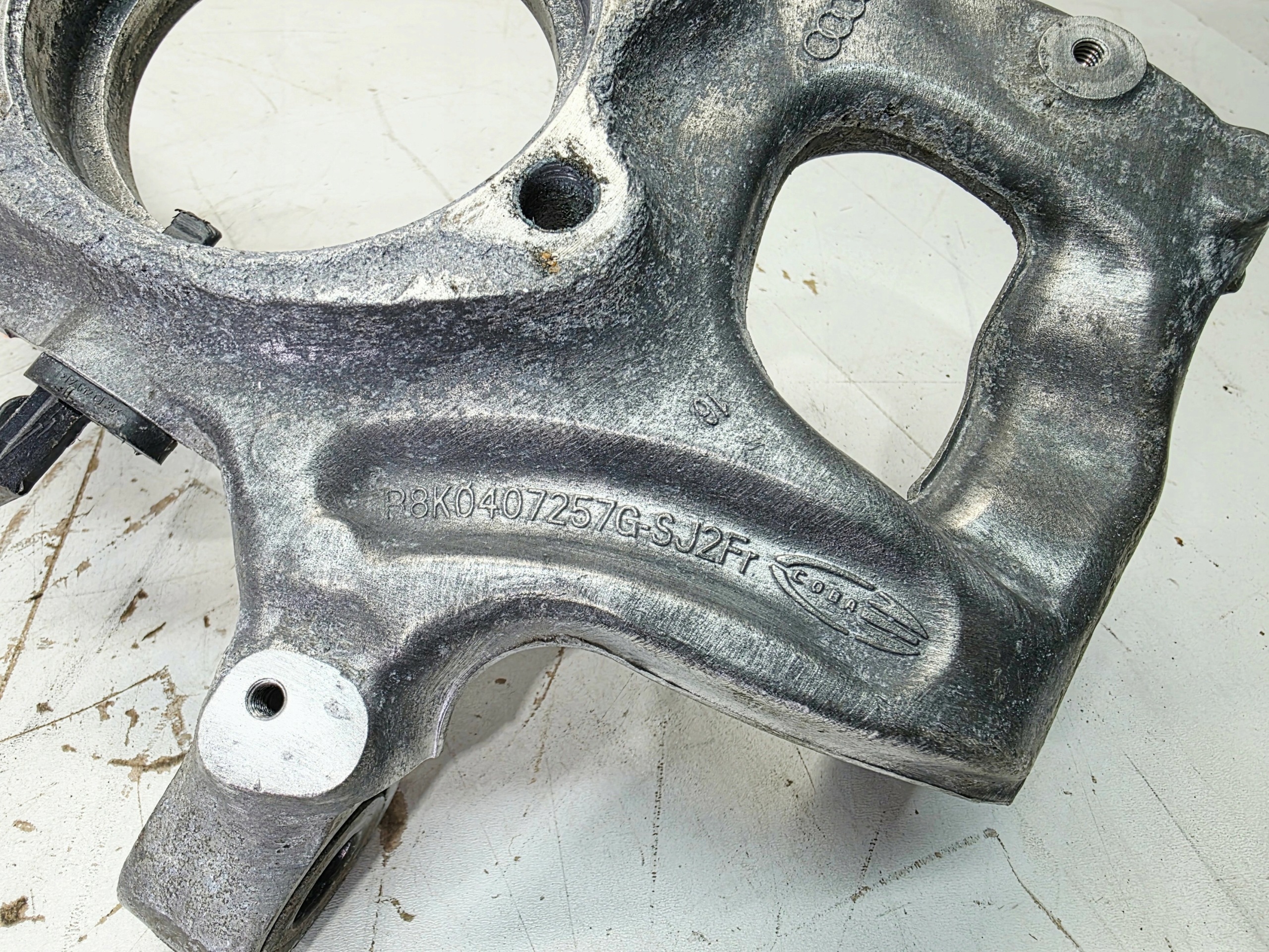 swing left front AUDI A4 B8 A5 8T 8K0407257G