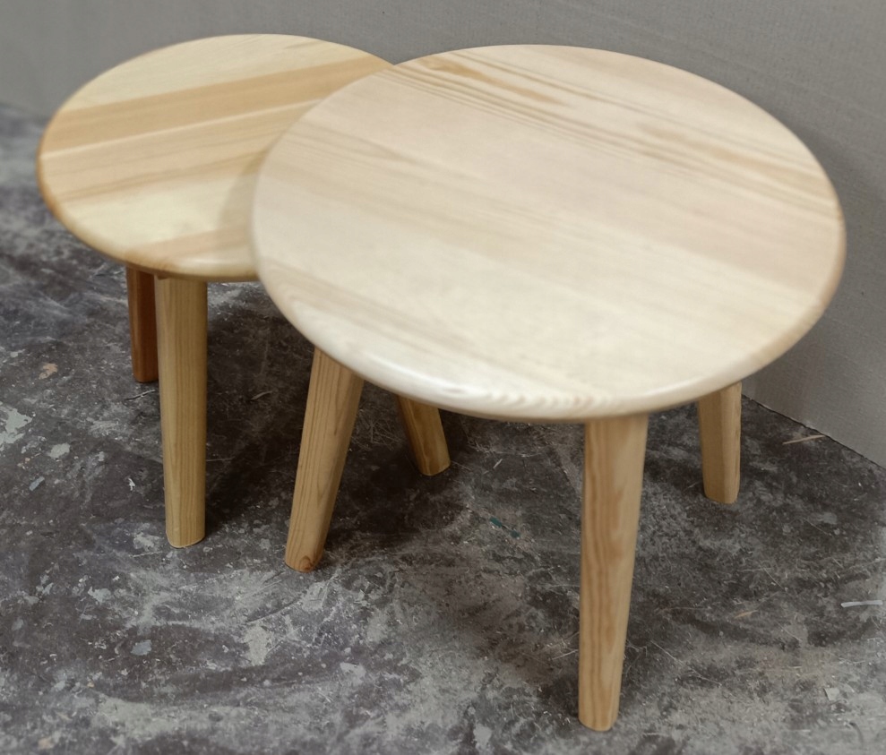 Sada drevených konferenčných stolíkov, priemer 50 a 40 cm, farba borovica