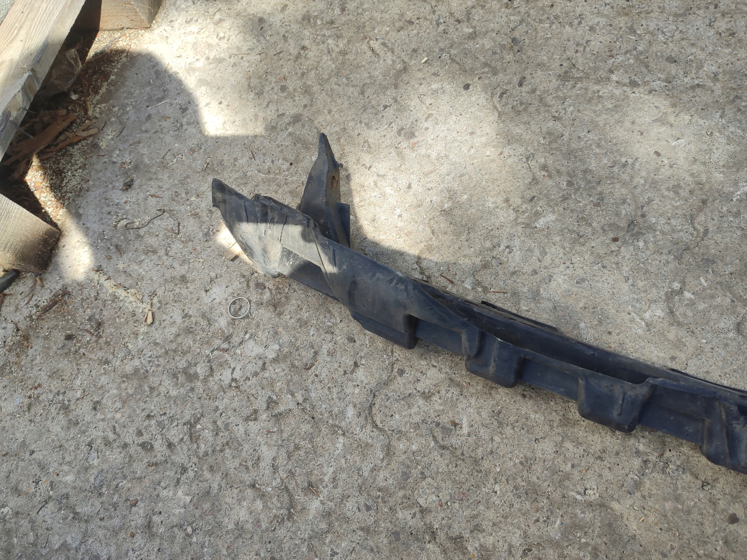 support pillar of a bumper front MERCEDES C W204 A2048850065