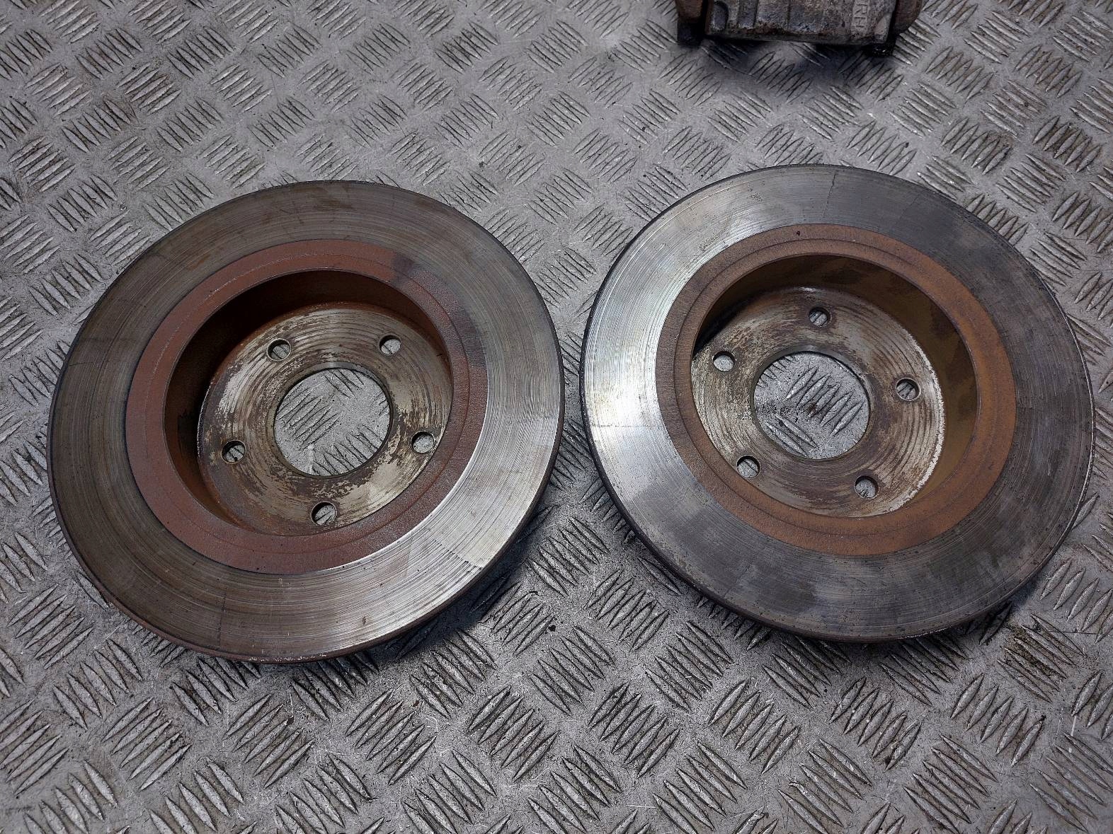 discs brake rear part + caliper right NISSAN PRIMERA P12