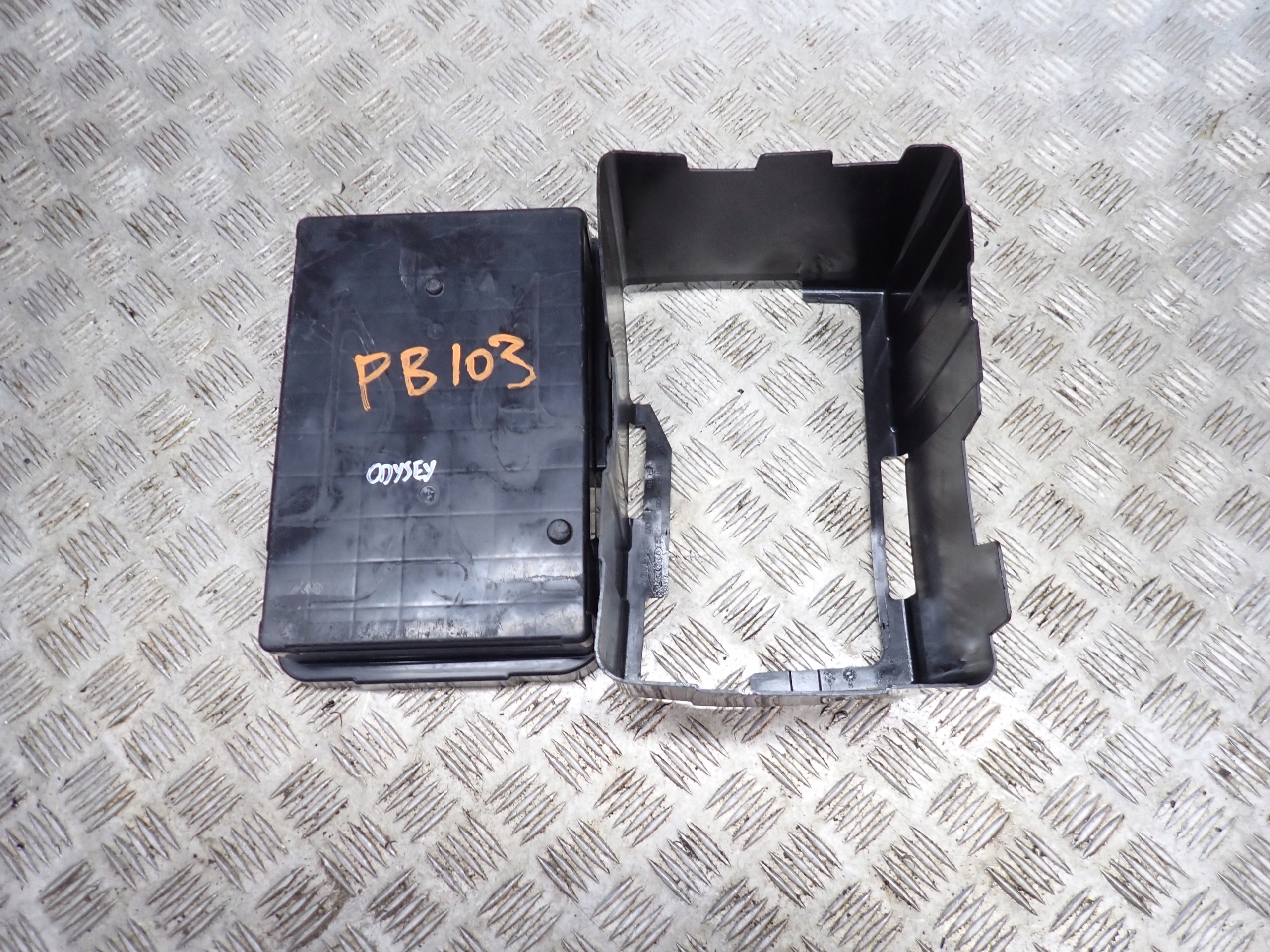 31521-TK8-A000 - Кришка Батарейного Відсіку Honda Odyssey 2011-