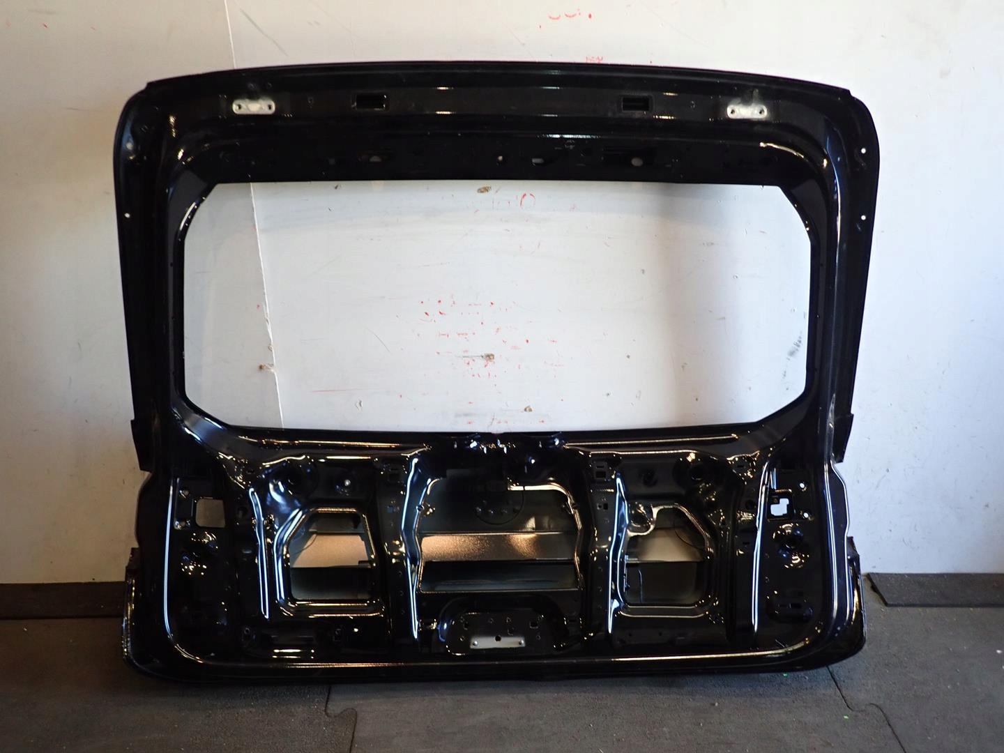 trunk door VW TOUAREG III 2018- 760