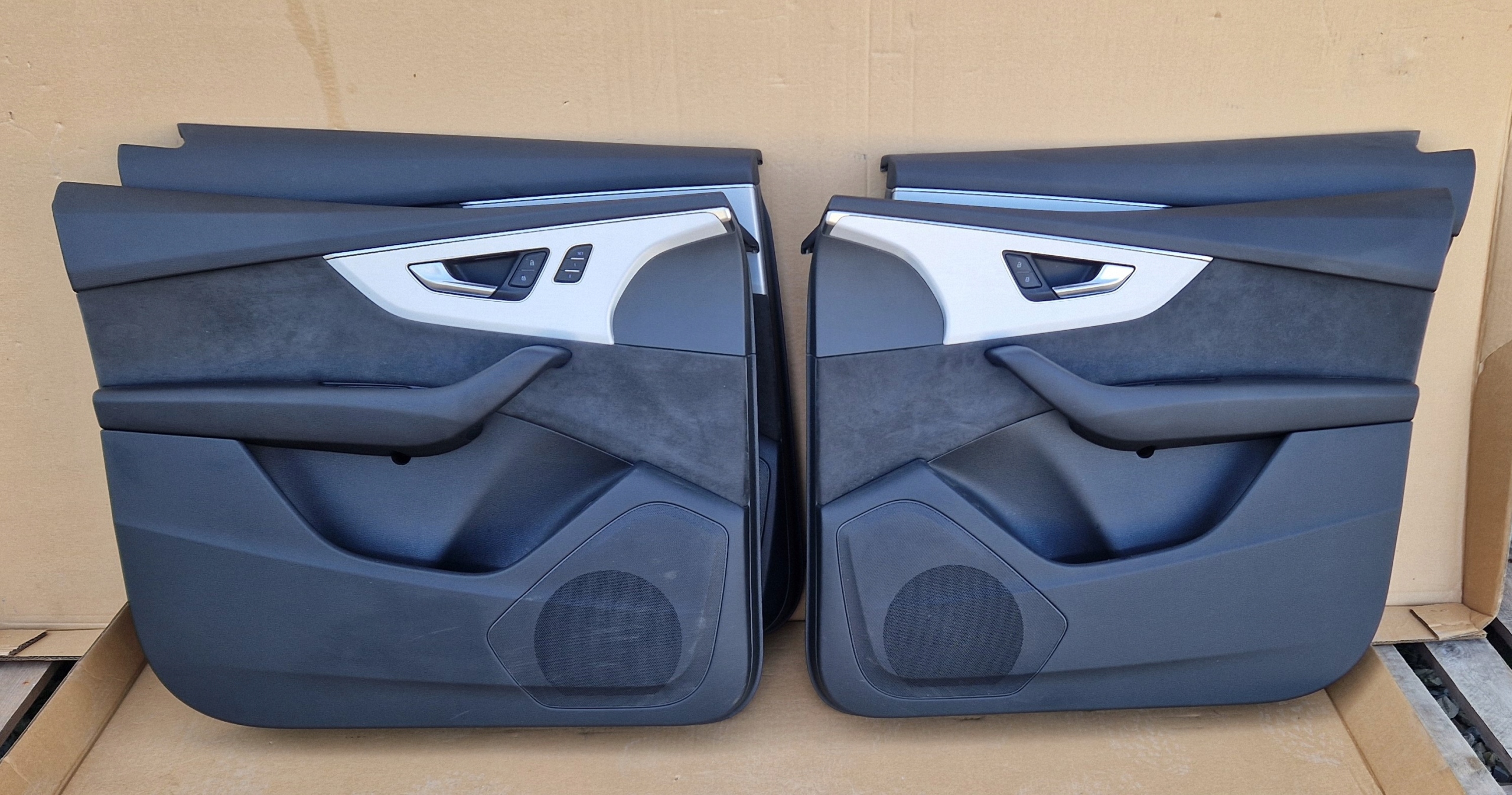 BOCZKI AUDI Q7 4M SKÓRA ALCANTARA LED DEKORY JAK NOWE ORYGINAŁ KPL