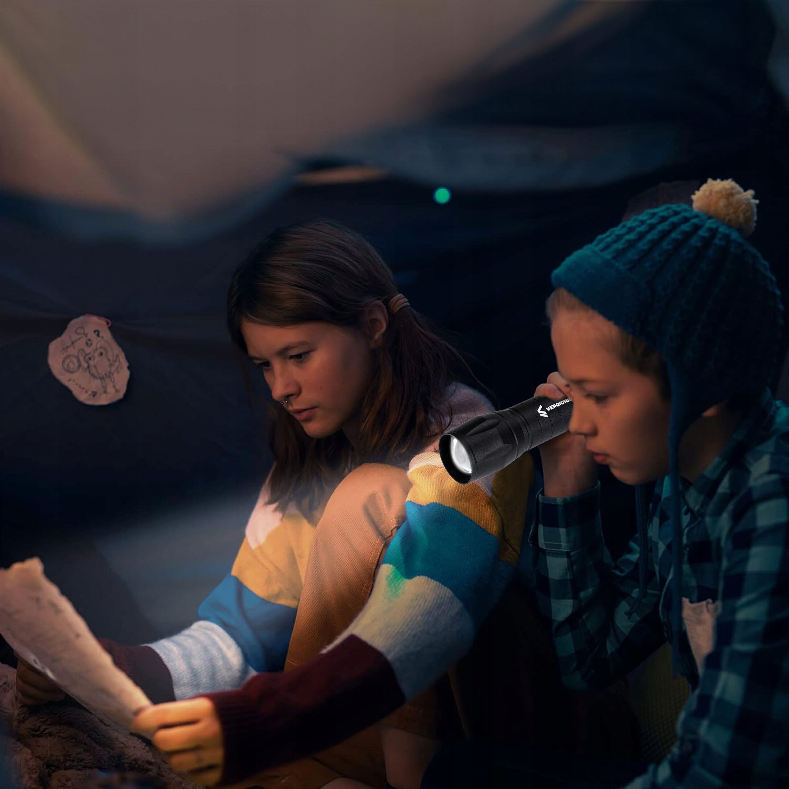 LATARKA TAKTYCZNA LED MOCNA WOJSKOWA REFLEKTOR AKUMULATOROWA AKUMULATOR USB Kolor dominujący czarny