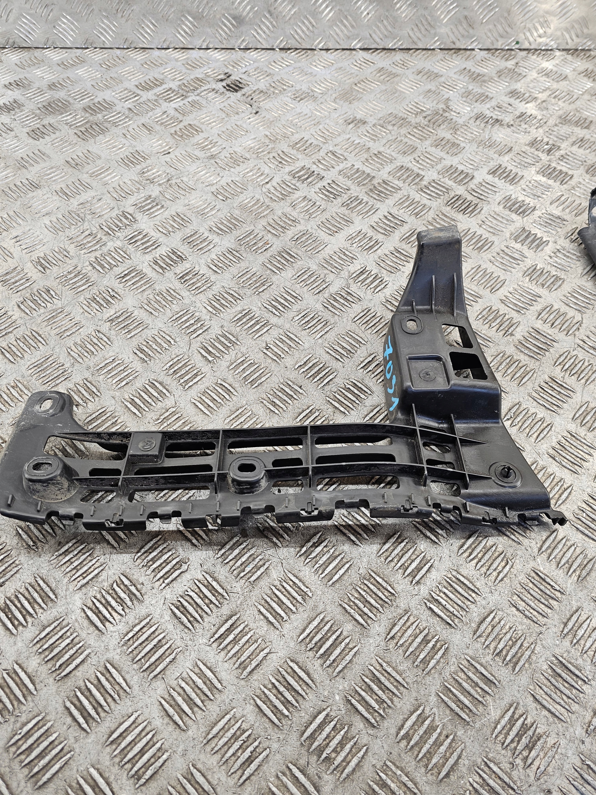 bumper bracket rear part right 2K5807394A VW CADDY 2K5