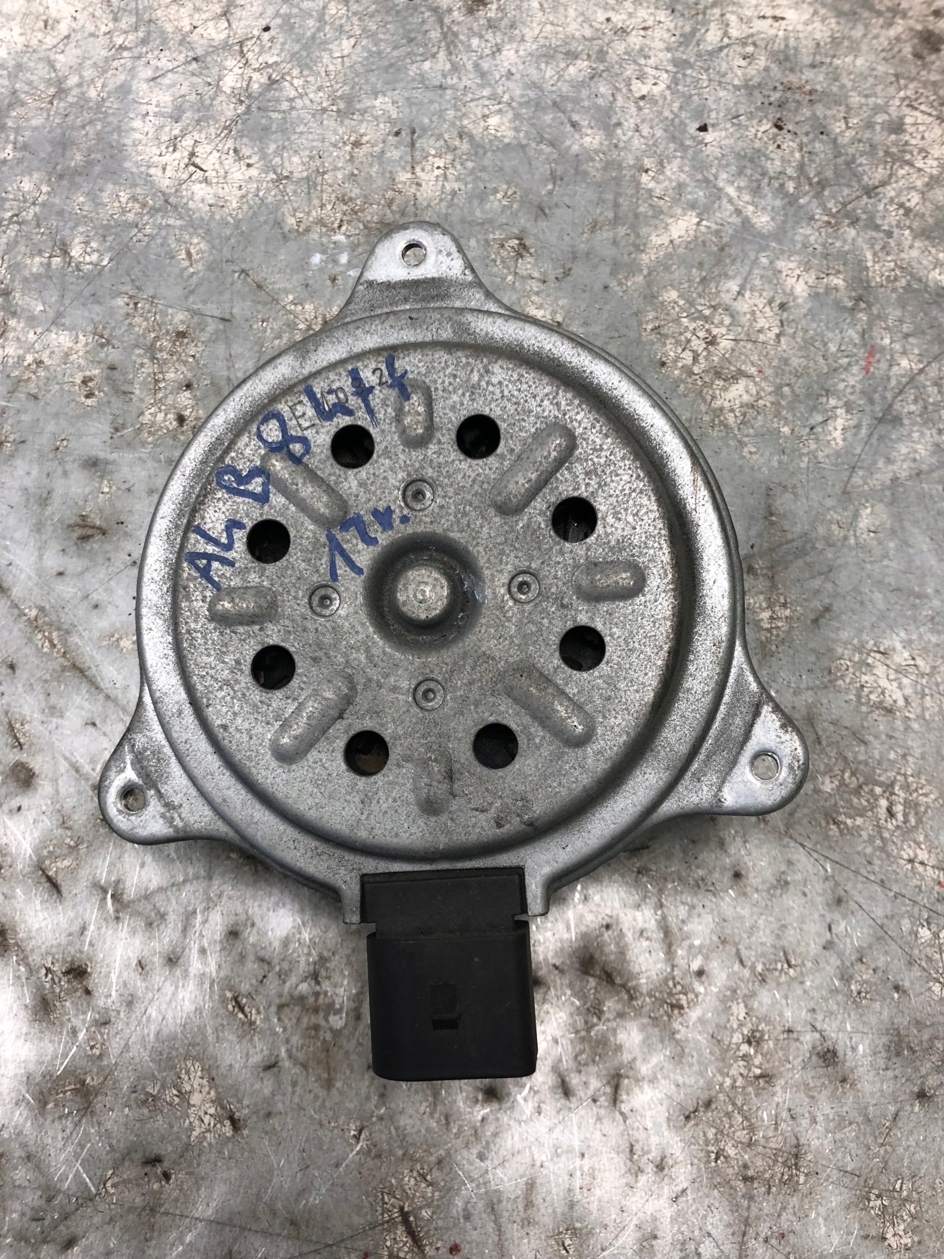motor ventylátora chladiče AUDI A4 B8 LIFT