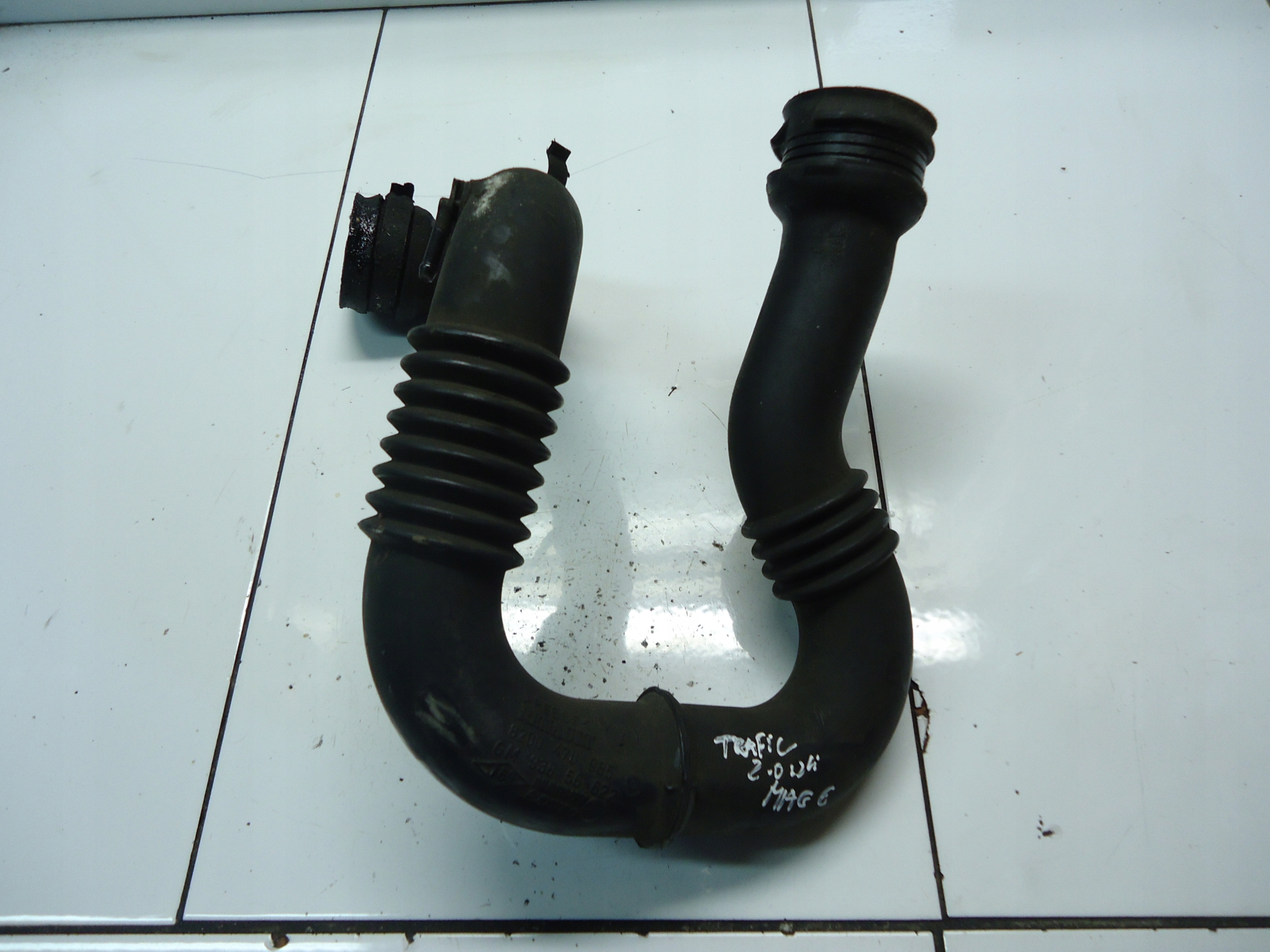 RENAULT TRAFIC II 2.0DCI cijev prijenos interkulera 8200470985E 93856622