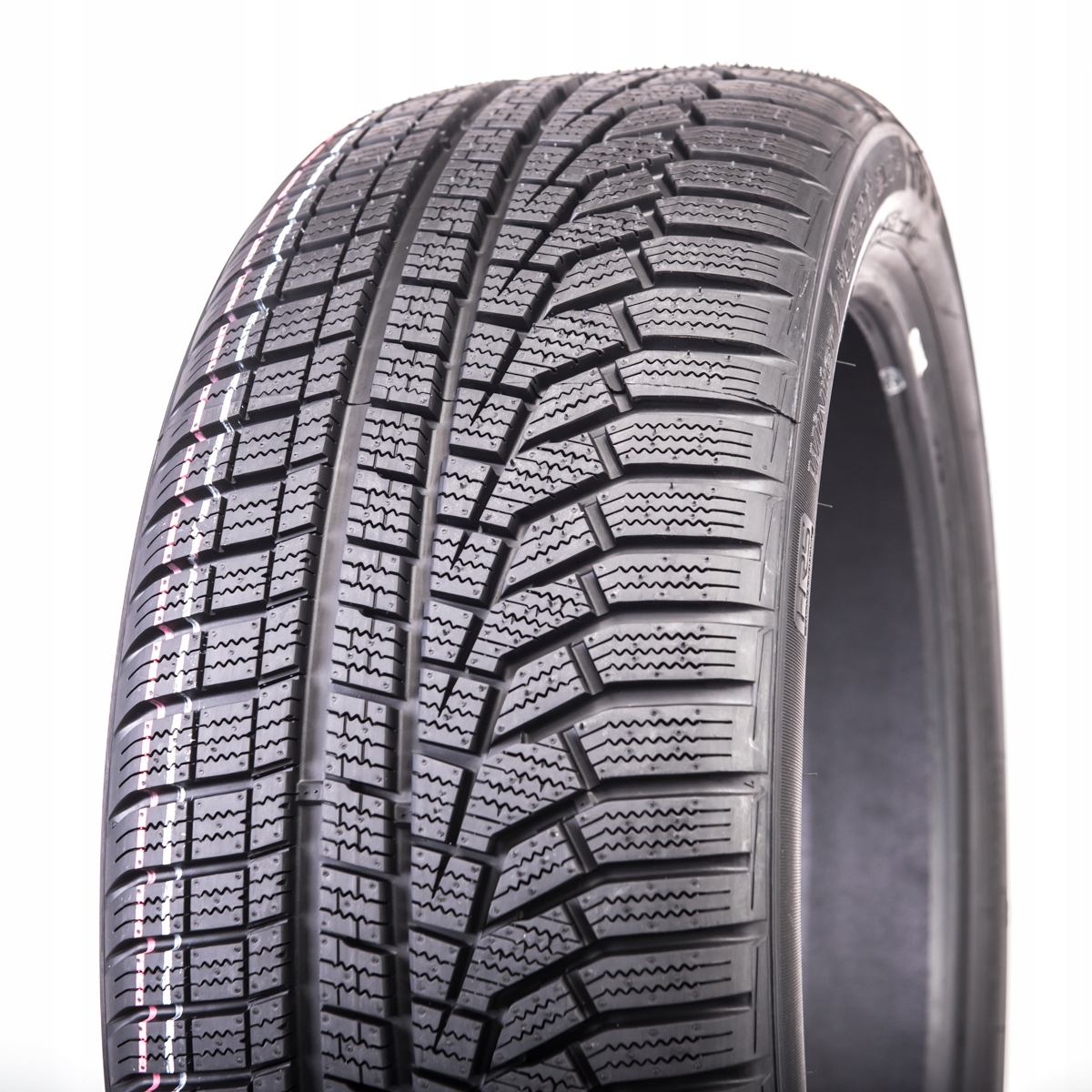 1x Opona Zimowa 245/45R19 Hankook W320 102V