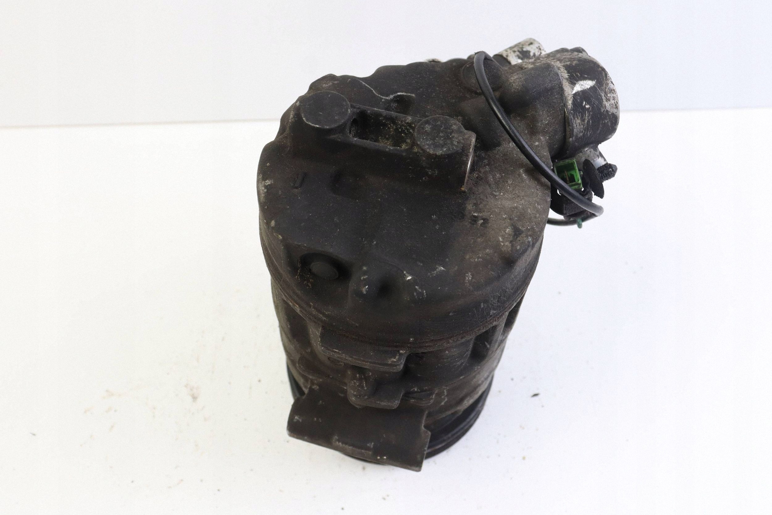 VW PASSAT B5 AUDI A4 B5 compressor compressor; of the air conditioning 7SBU16C 8D0260808