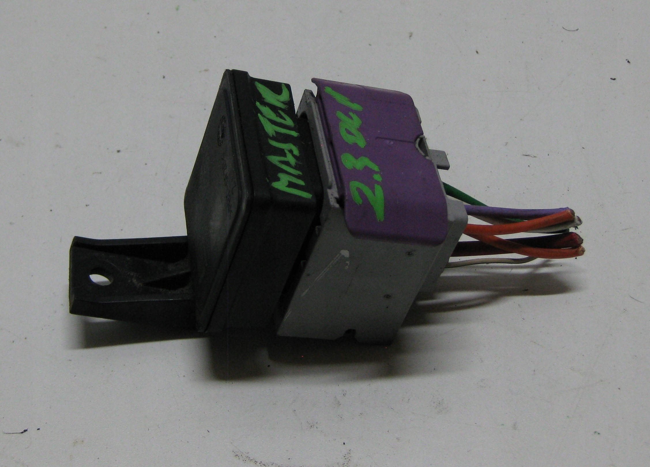 RENAULT MASTER III relay plugs ZAROWYCH 110675590R