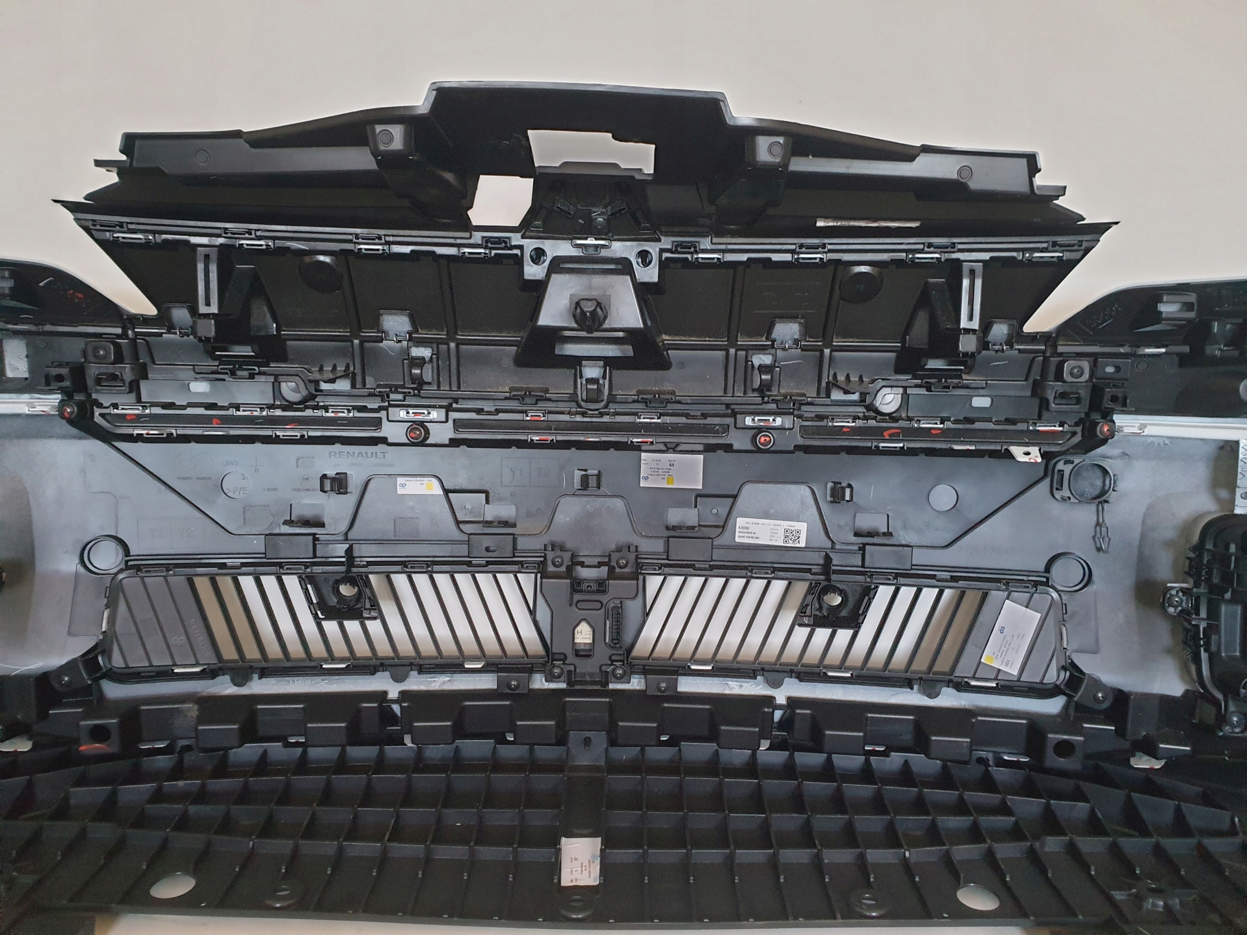RENAULT 5 V E-TECH 24- nárazník predok predný PDC RADAR LED kryt