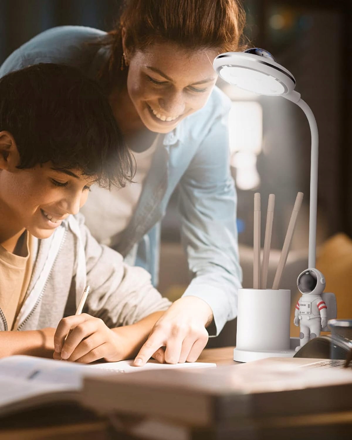 LAMPKA BIURKOWA LED USB-C CHRONIĄCA OCZY z PROJEKTOR I UCHWYTEM NA DŁUGOPIS Zasilanie akumulatorowe