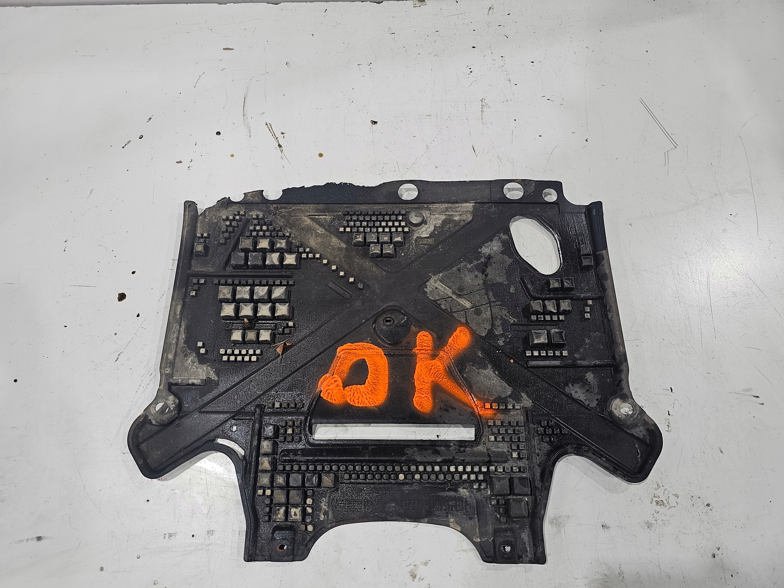 Blende Abdeckung abdeckung unter Getriebe AUDI A4 B8 A5 8K2863822L