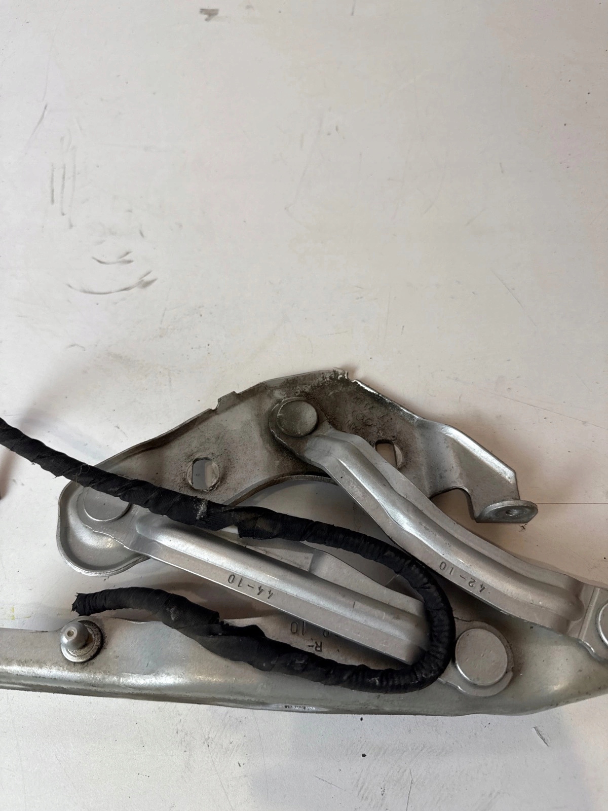 hinge bonnets front front right Audi A1 8X