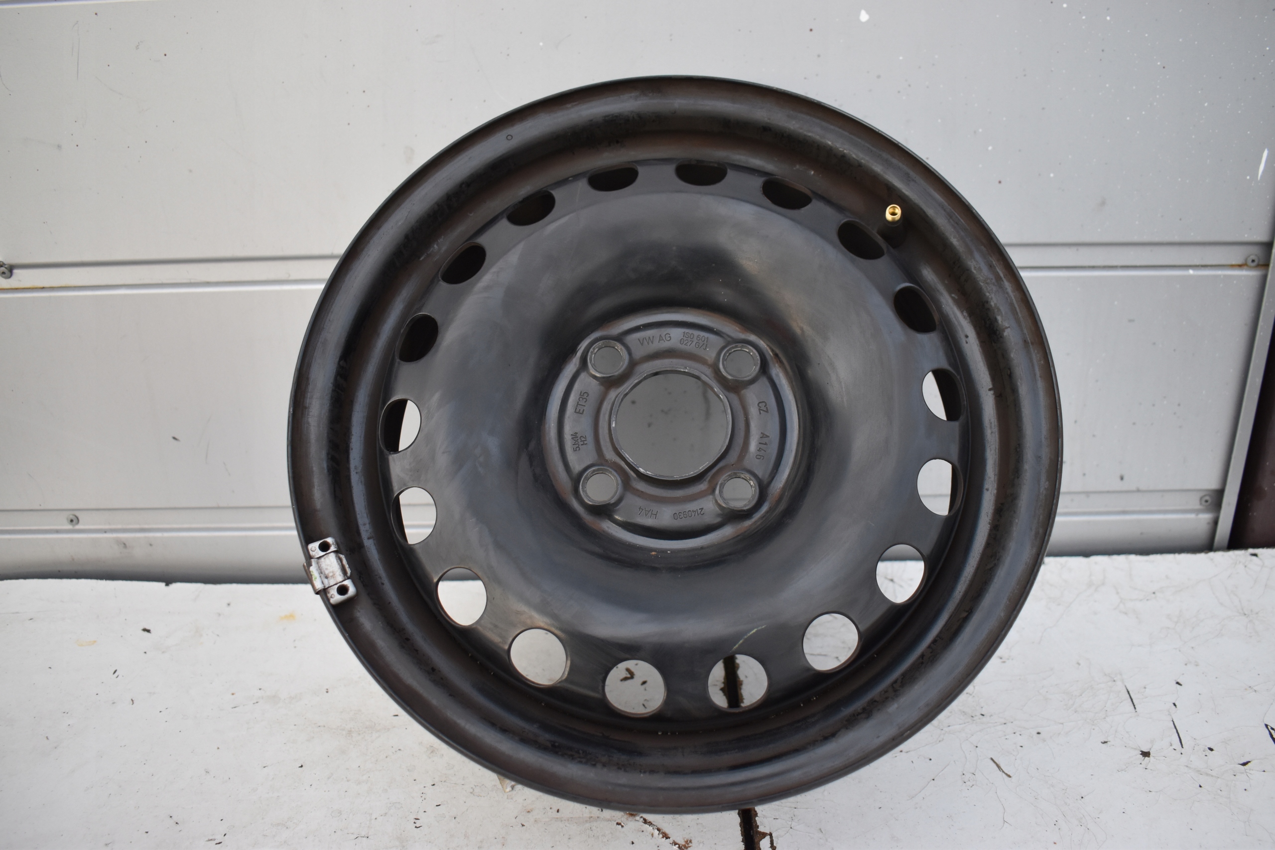 ОБОД VW UP 14R 5J ET35 4X100 +КОЛПАК