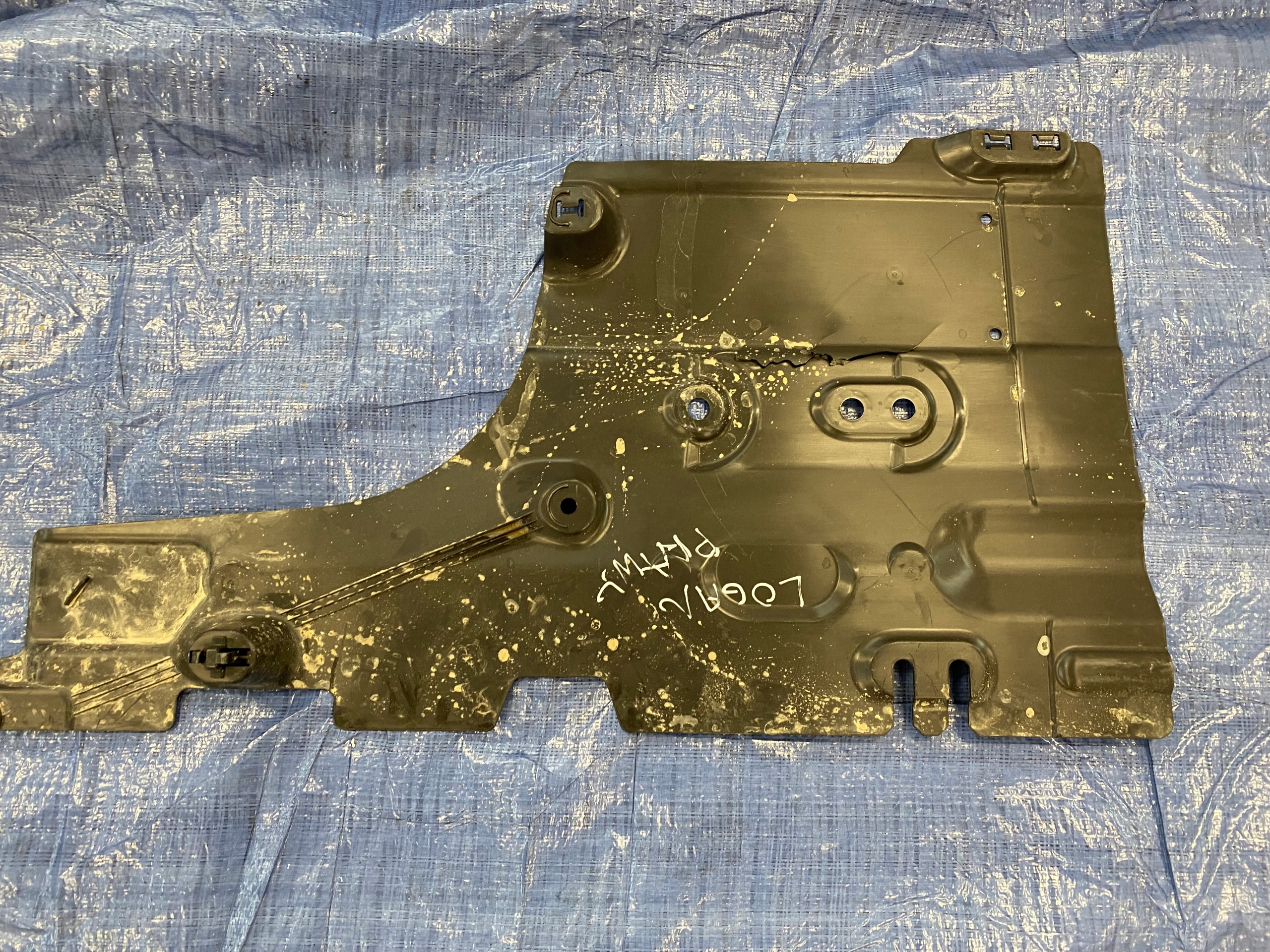 Logan III Blende Abdeckung abdeckung Unterfahrschutz 748A23354R