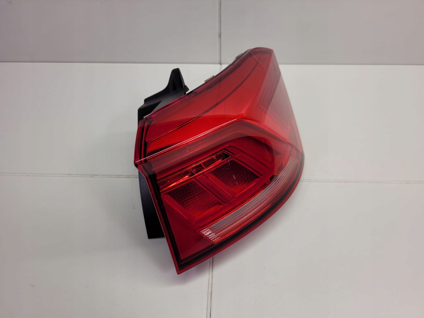 light rear right side Volkswagen T-Roc 2019 2GA945096