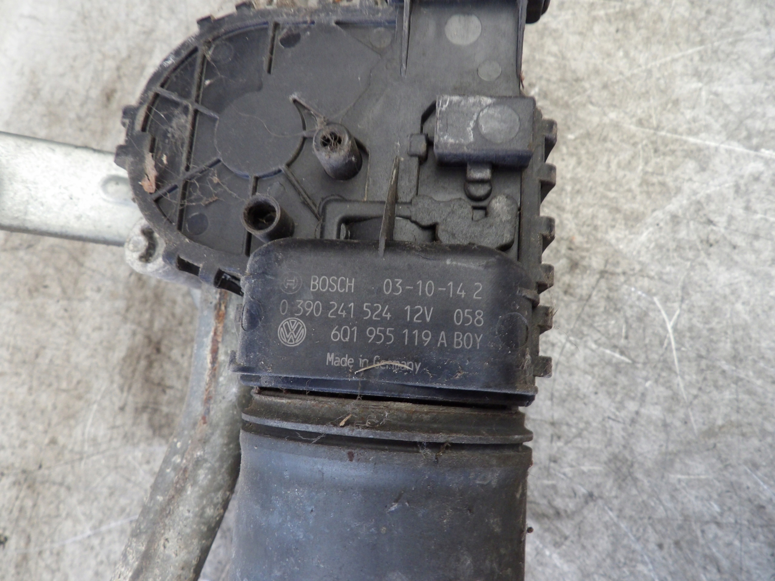 Skoda Fabia and wiper mechanism front