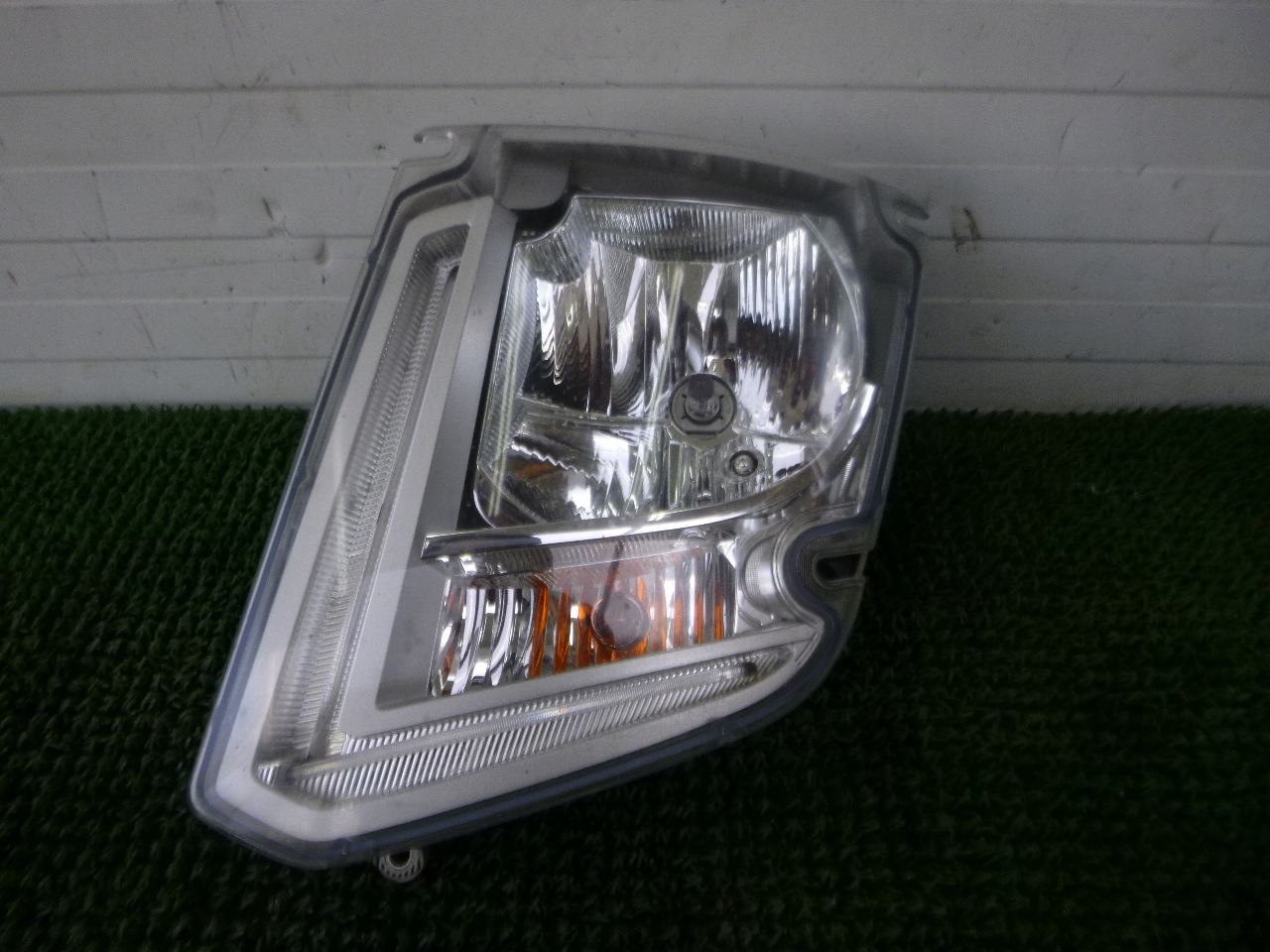 VOLVO FE FL light front left 82543887 LED