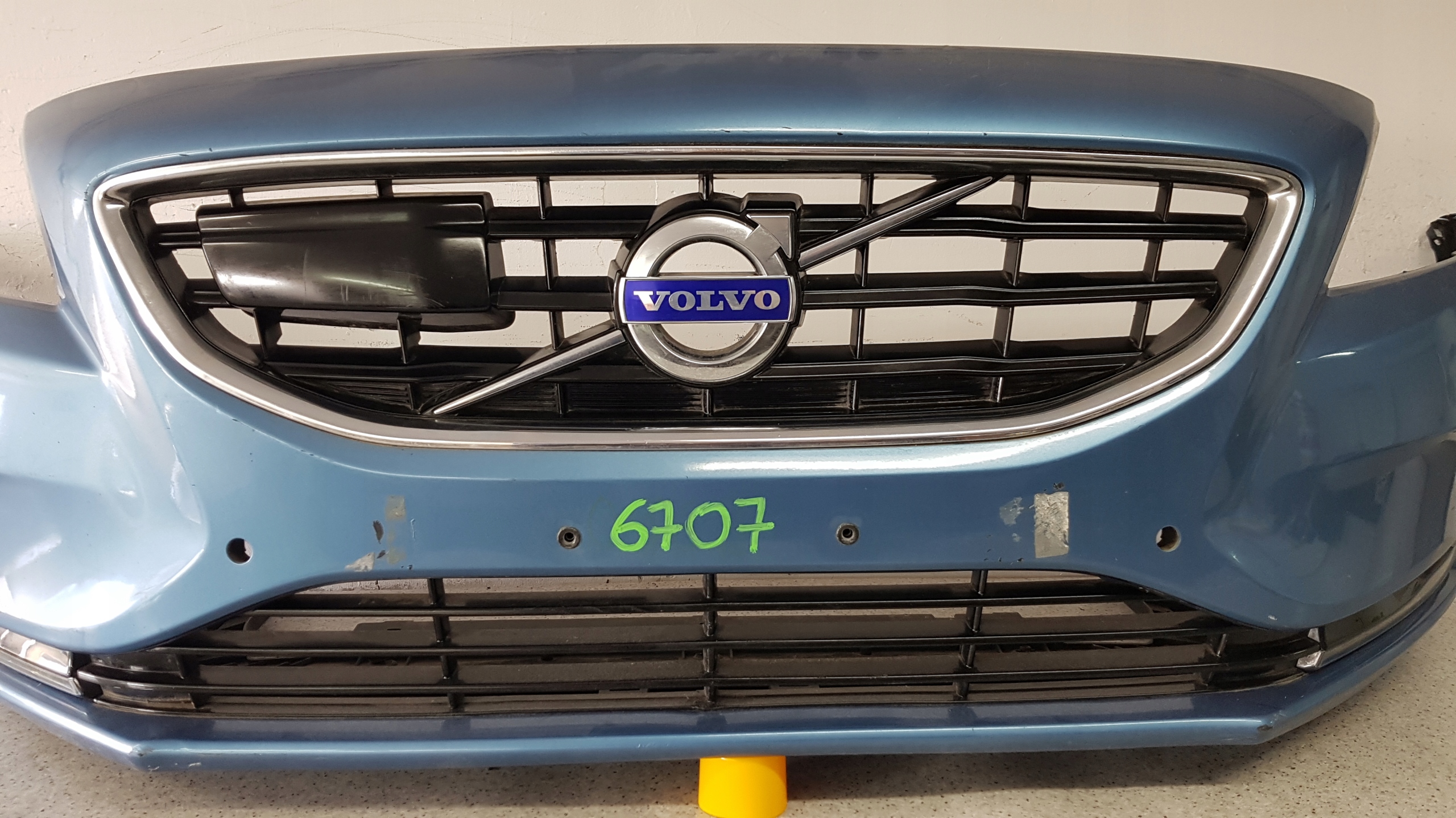 VOLVO V40 2012 - bumper front 6707