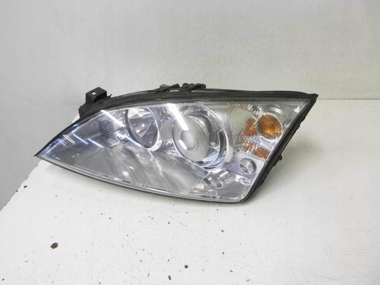 light front left Ford Mondeo III XENON 06r. complete !!