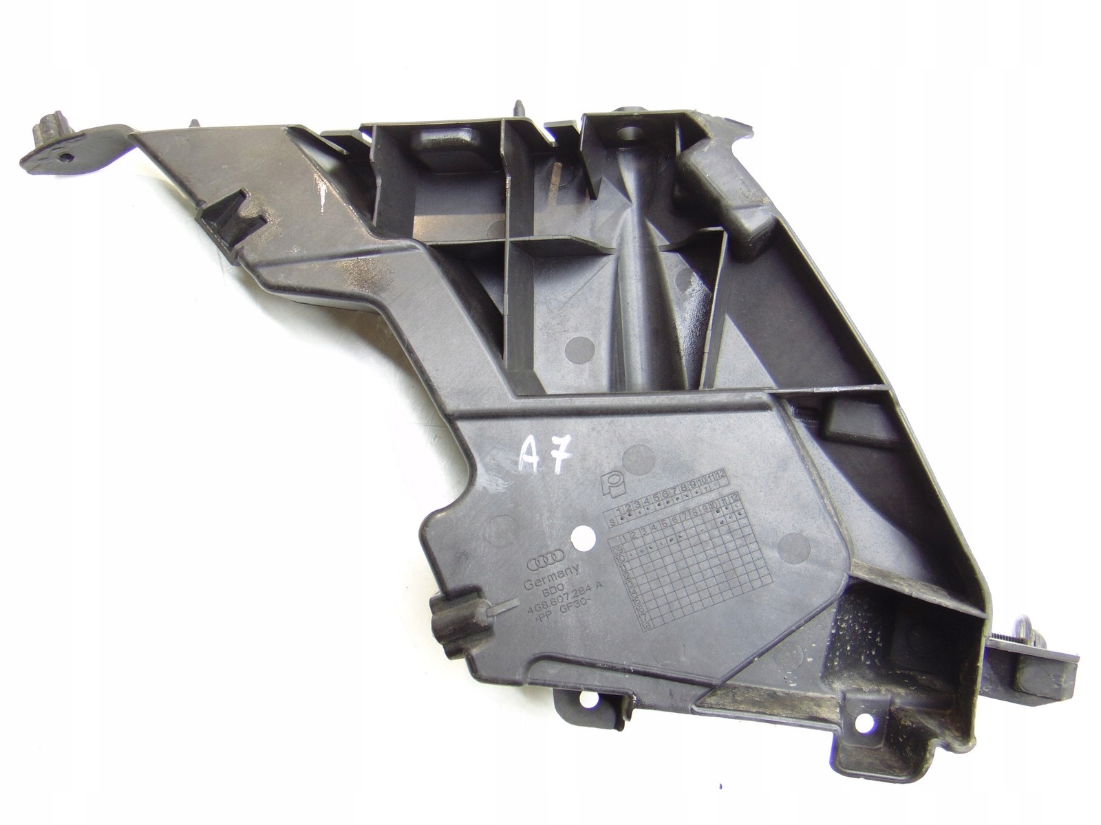 Передний правый бампер Audi A7 4G 4G8807284A