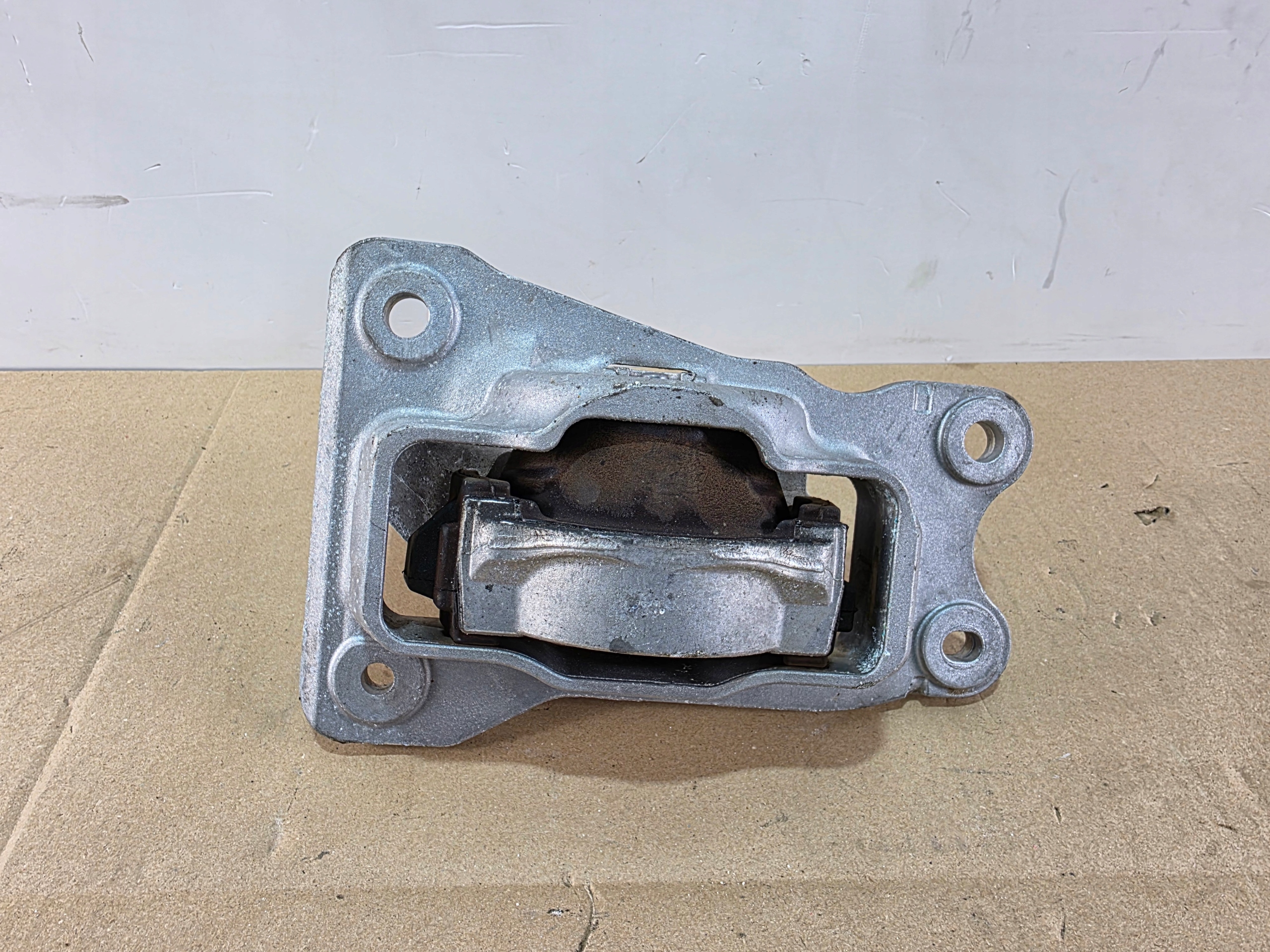holder engine mount left VOLVO XC60 II XC90 II LIFT 32255205