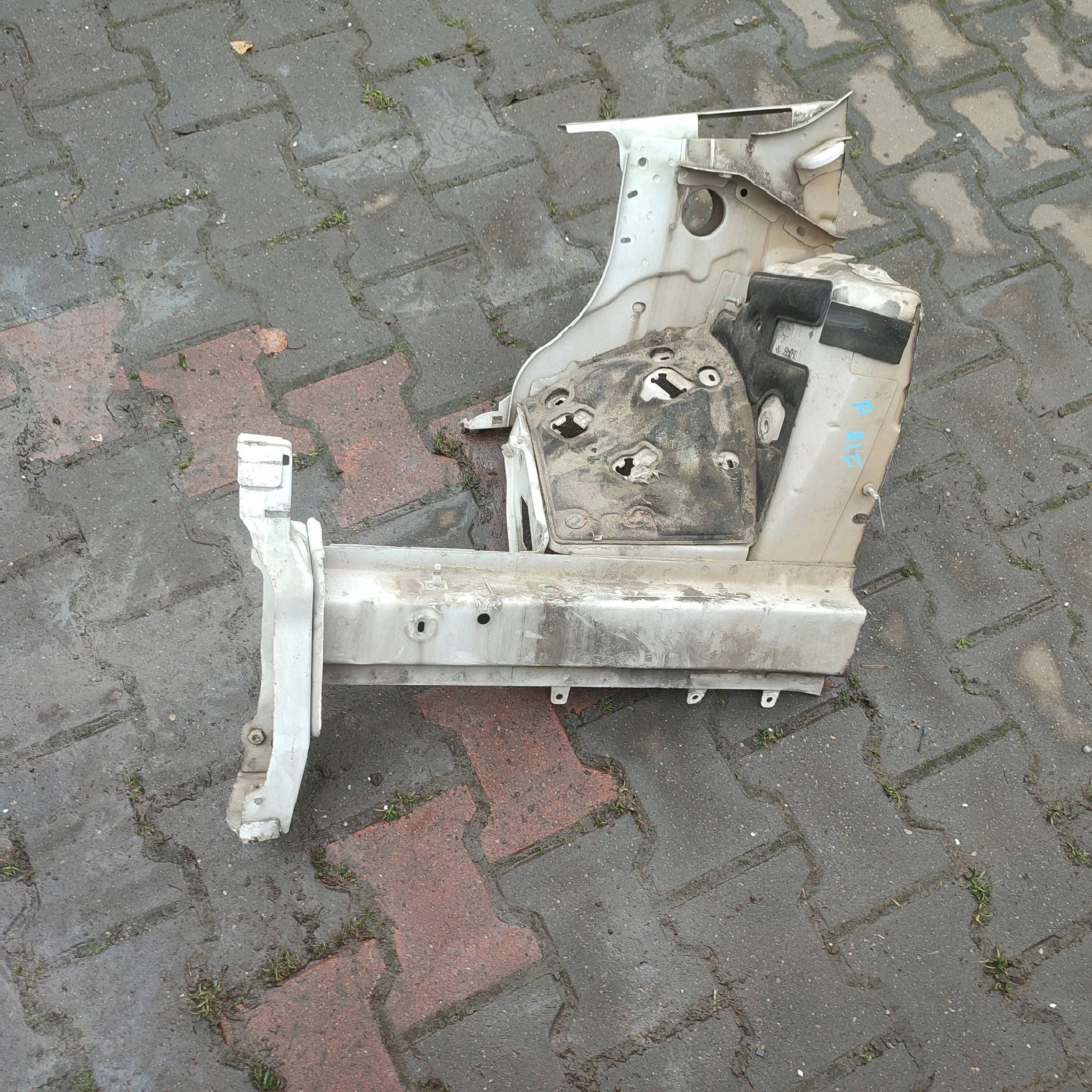 quarter right side Peugeot Rifter