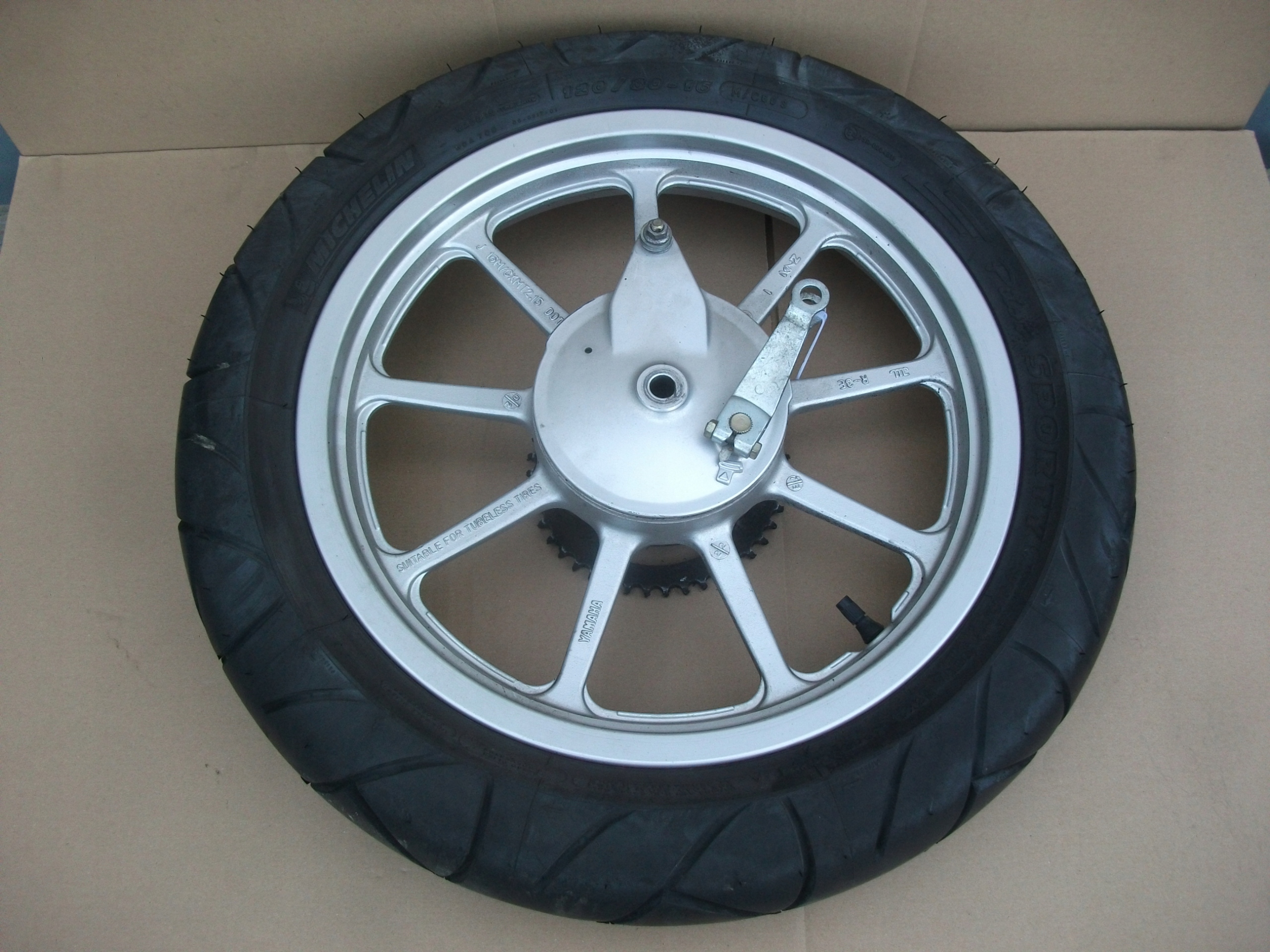 YAMAHA YBR 125 CUSTOM KOLO OPONA TYL 120 80 16