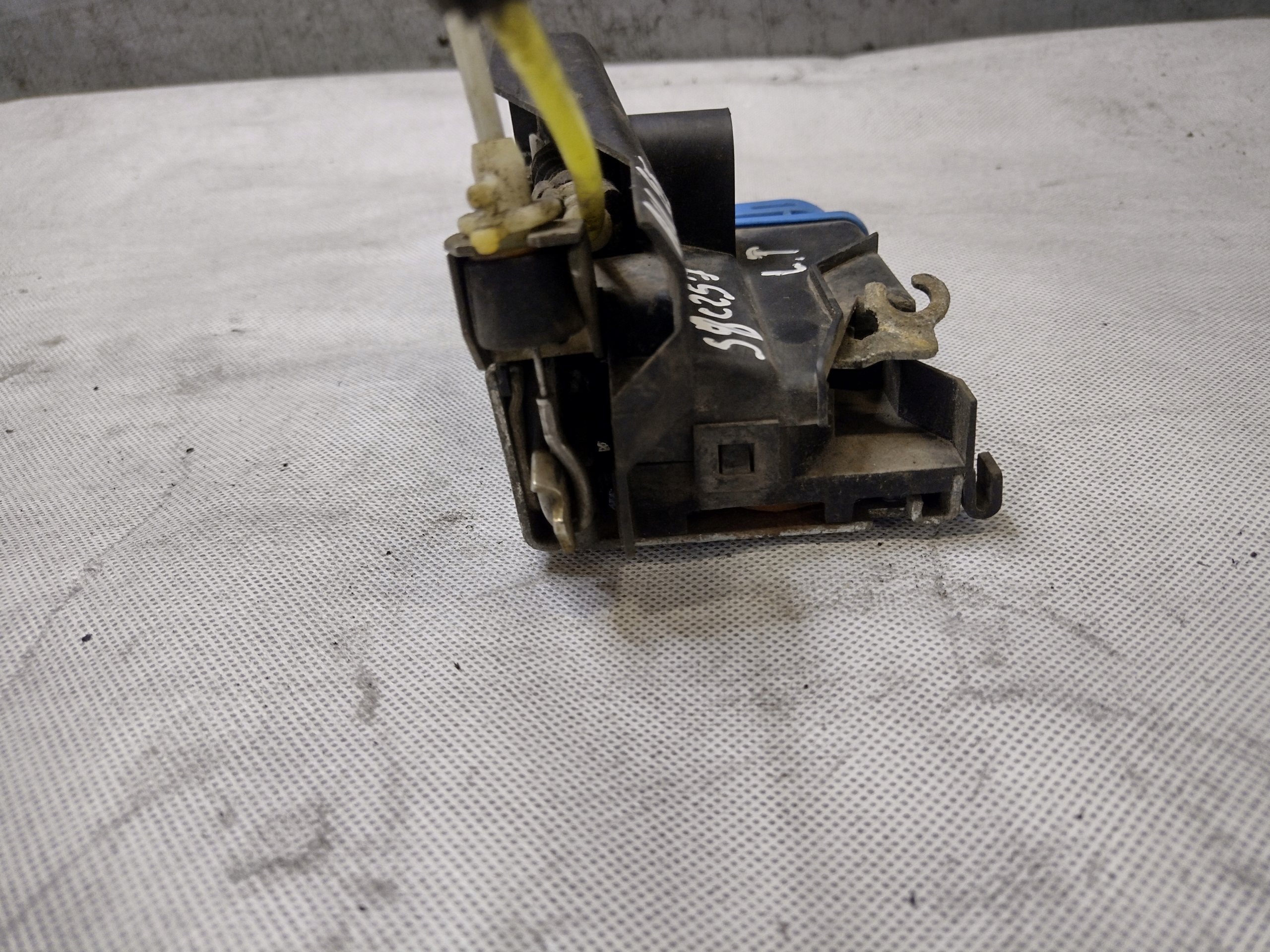 lock door left rear part Audi A4 B5 4A0839015H