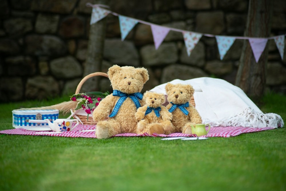 MAŁY PLUSZOWY MIŚ Z KOKARDĄ DO SPANIA 20.5 CM Marka Mumbles