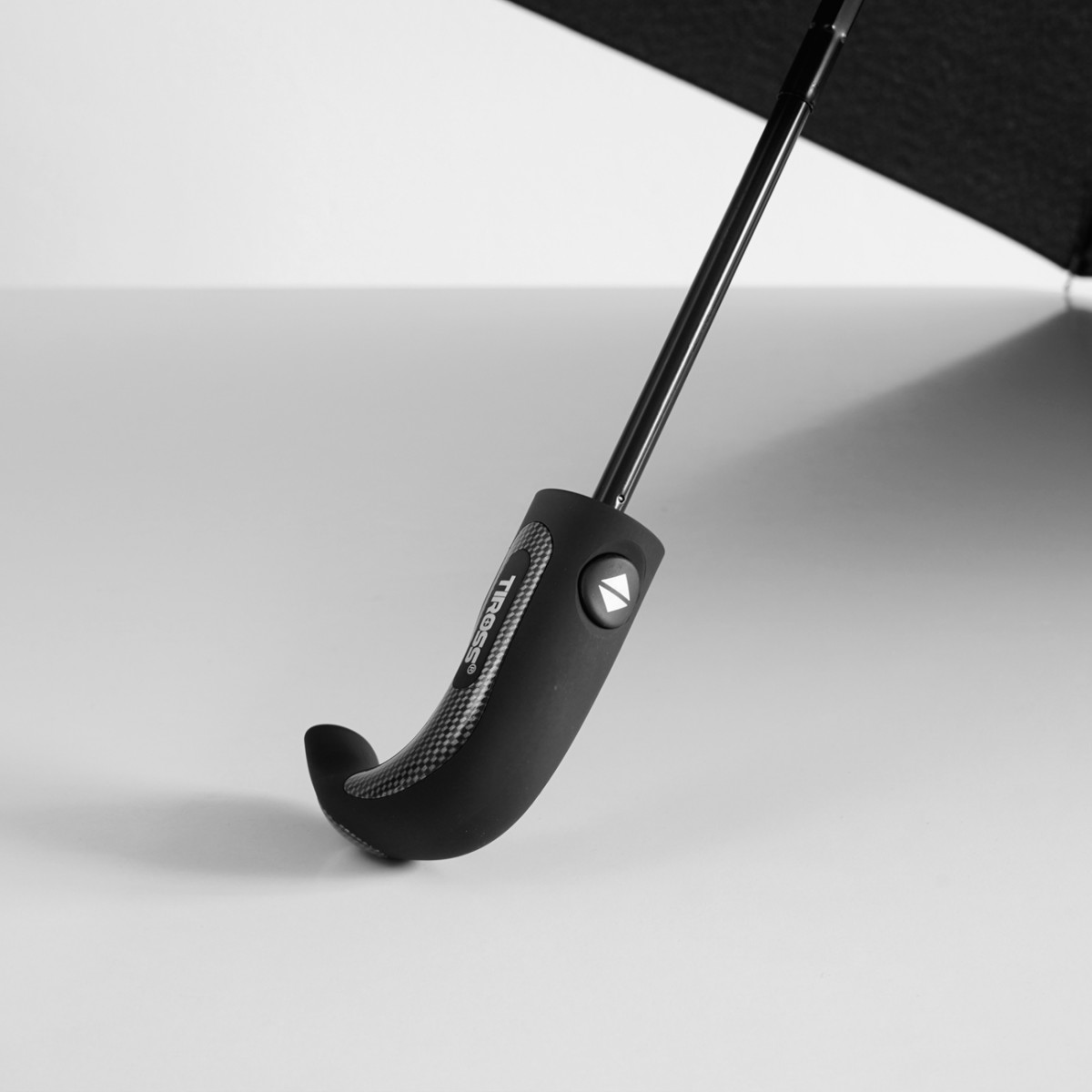 Czarny prestiżowy parasol automatyczny TIROSS Model 1526