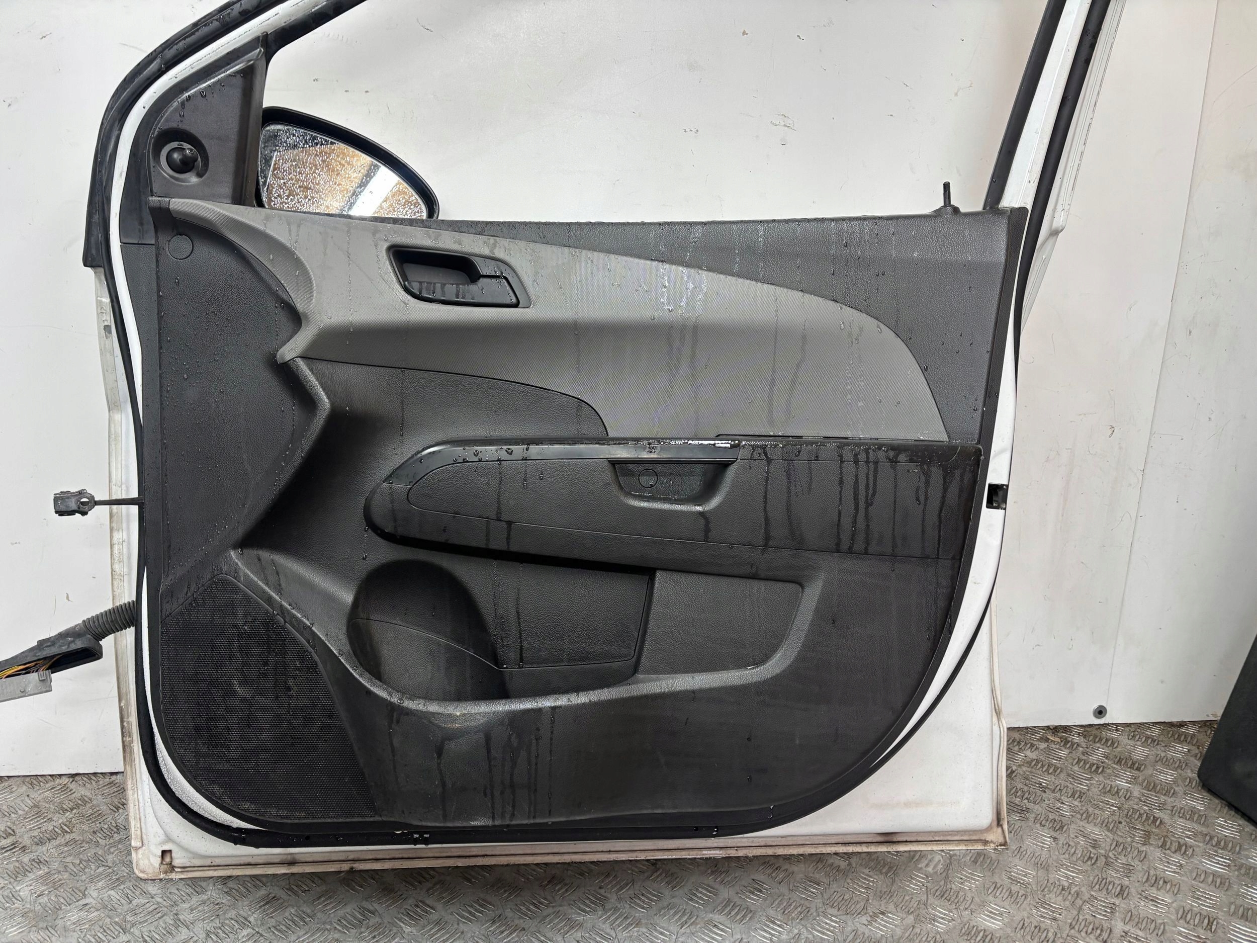door front front right CHEVROLET AVEO T300