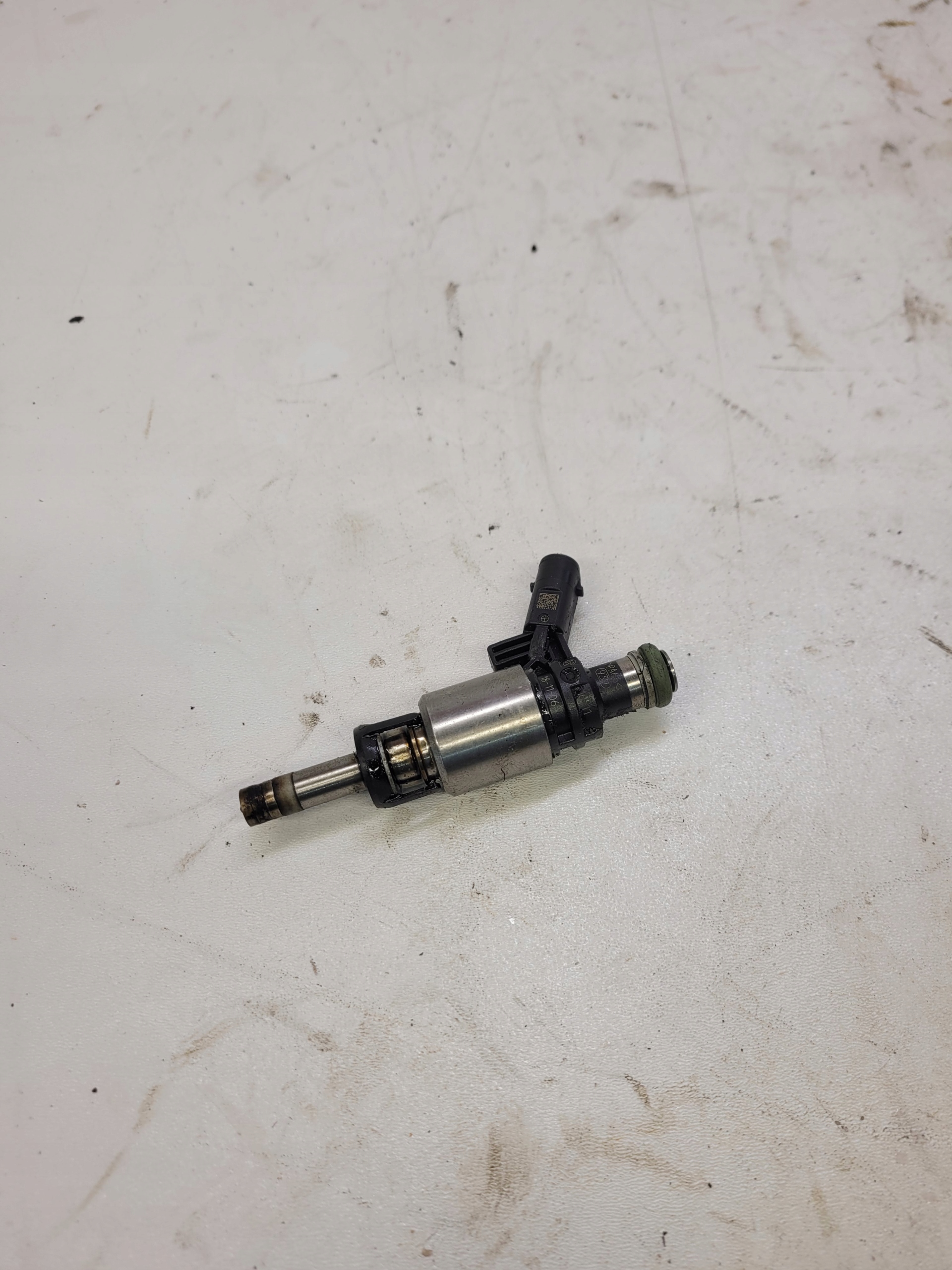 nozzle injector AUDI A4 A5 2.0 TFSI 0261500621