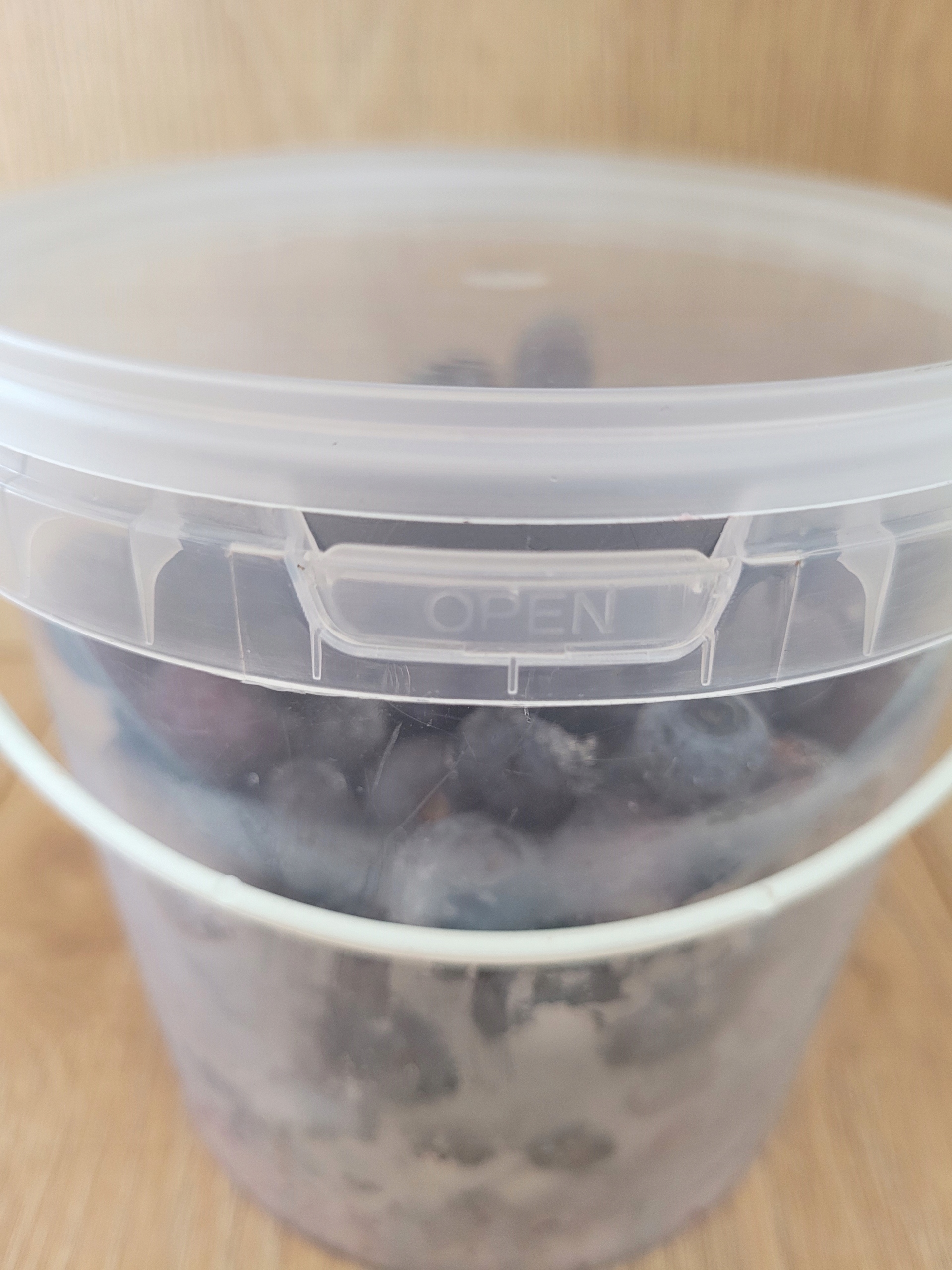 WIADERKO Z POKRYWKĄ TRANSPARENTNE DO ŻYWNOŚCI ATEST 1100ML Pojemność 1100 l