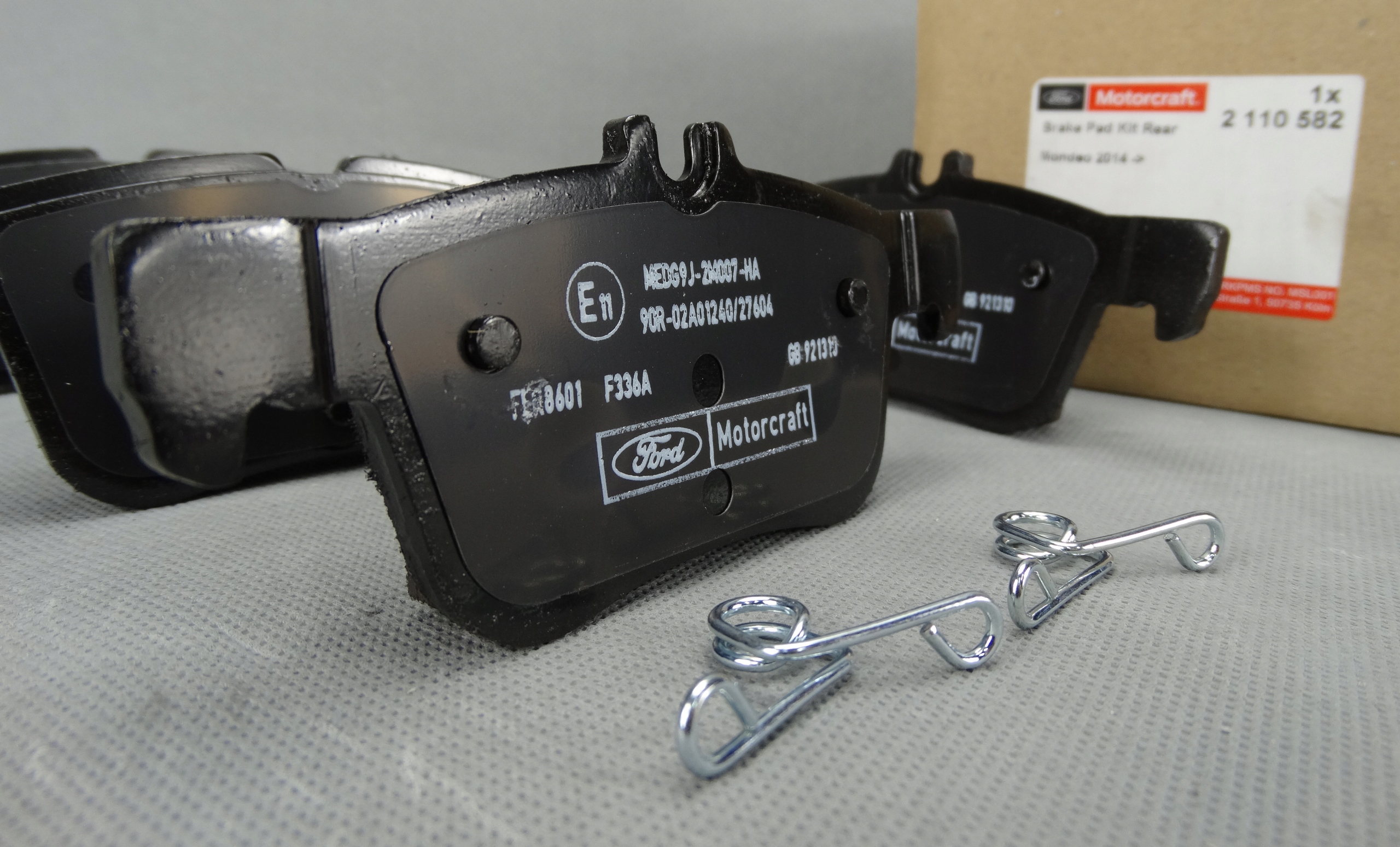 KLOCKI HAMULCOWE TYŁ FORD MONDEO MK5 ORYGINAŁ Producent części Ford OE