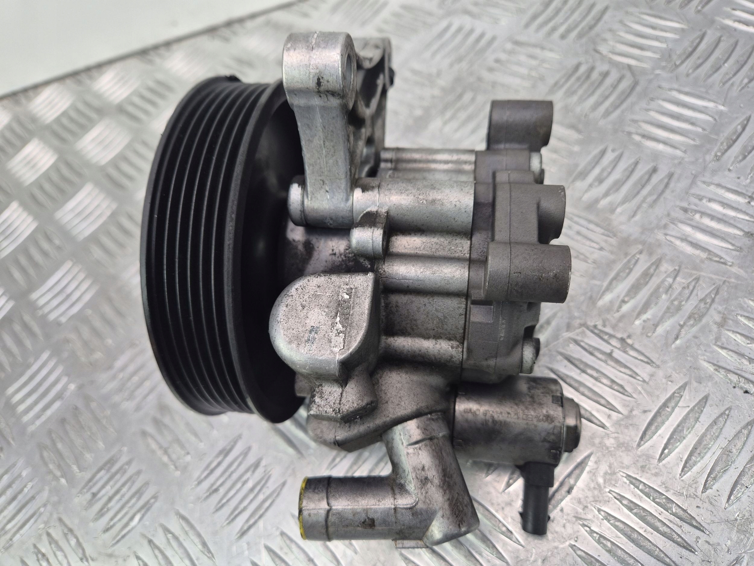Mercedes E250 CGI W212 servo pump M271 A0064667501