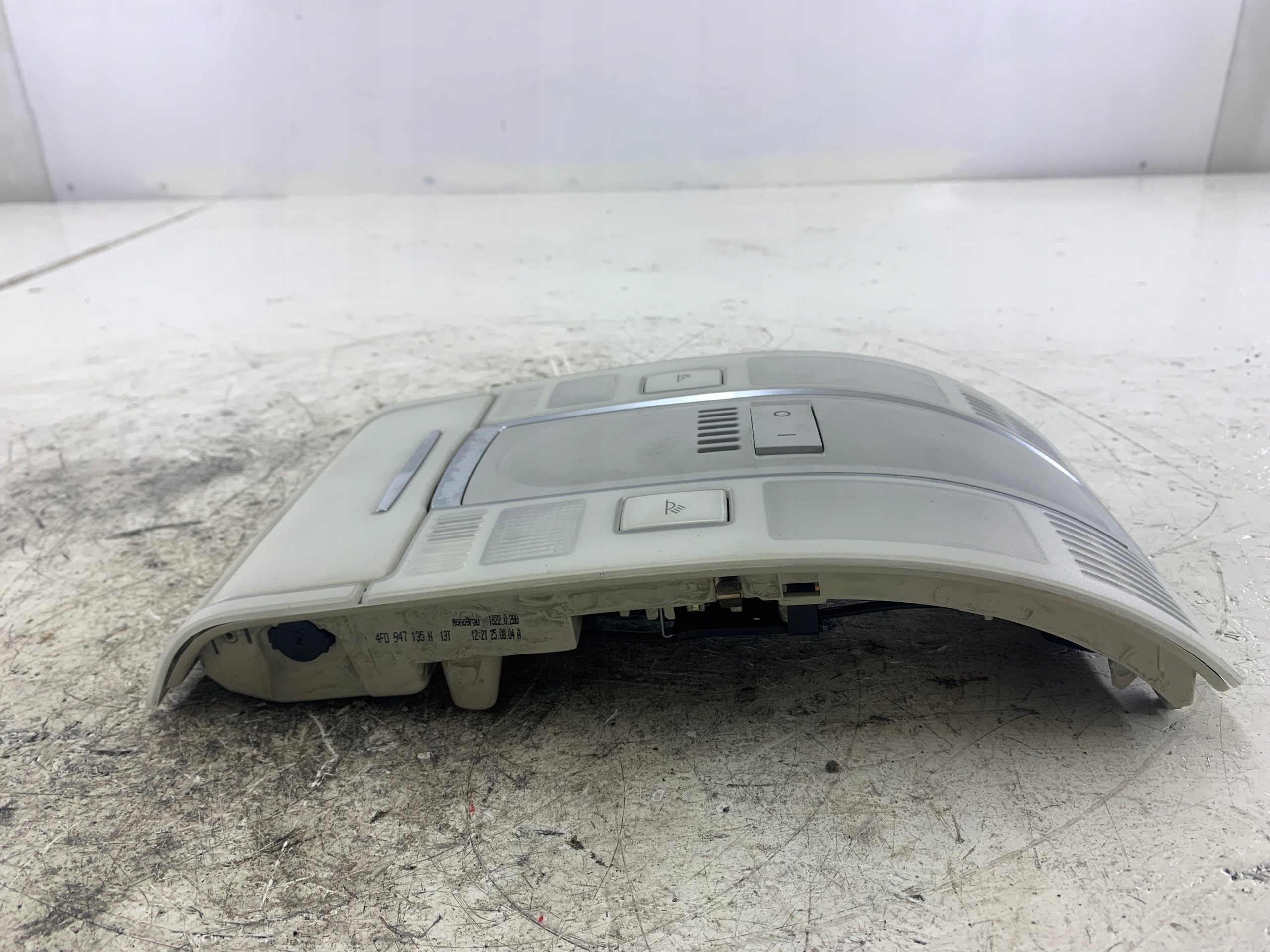 AUDI A6 C6 feu interne éclairage cabine avant 4F0951177