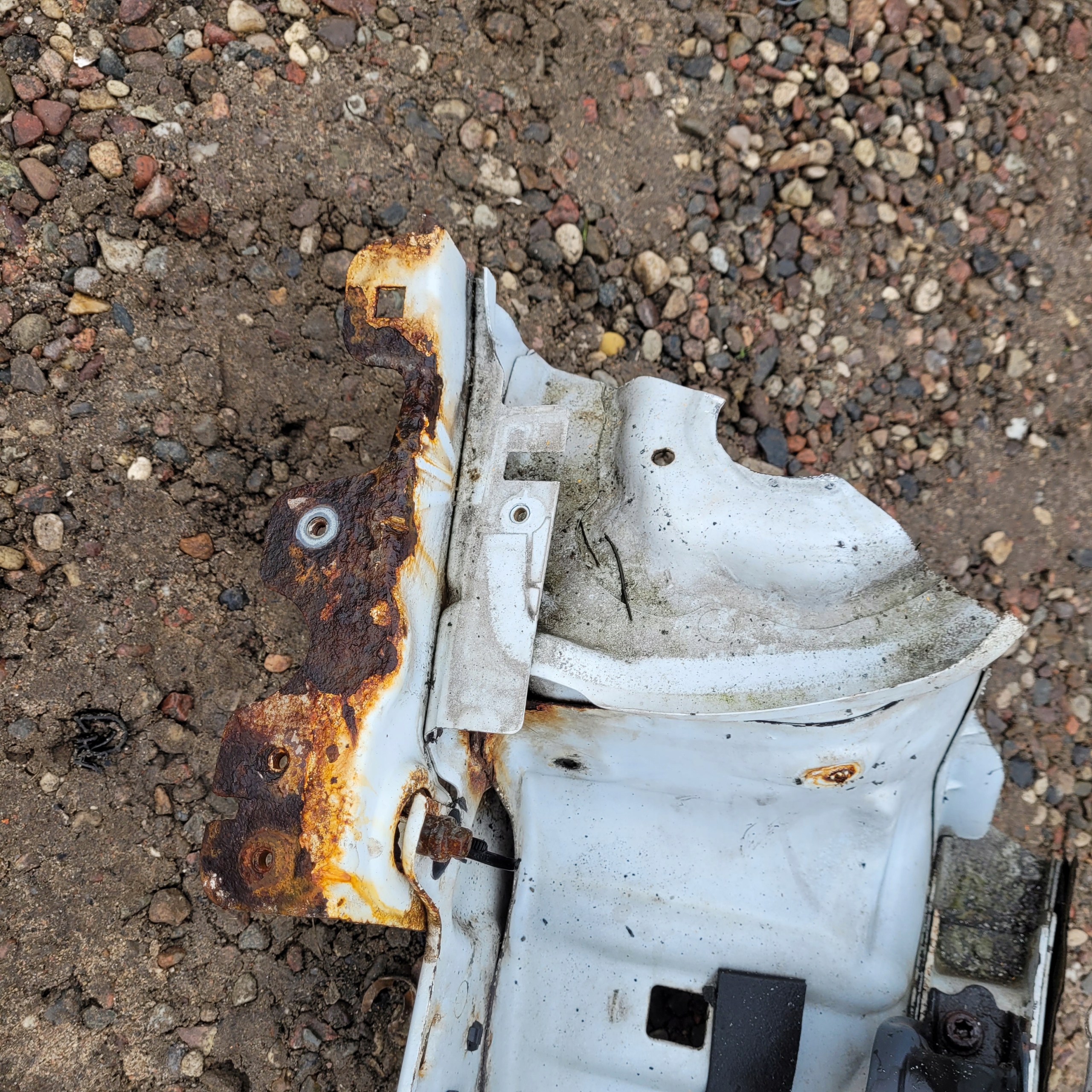 quarter front front right PEUGEOT 2008 and