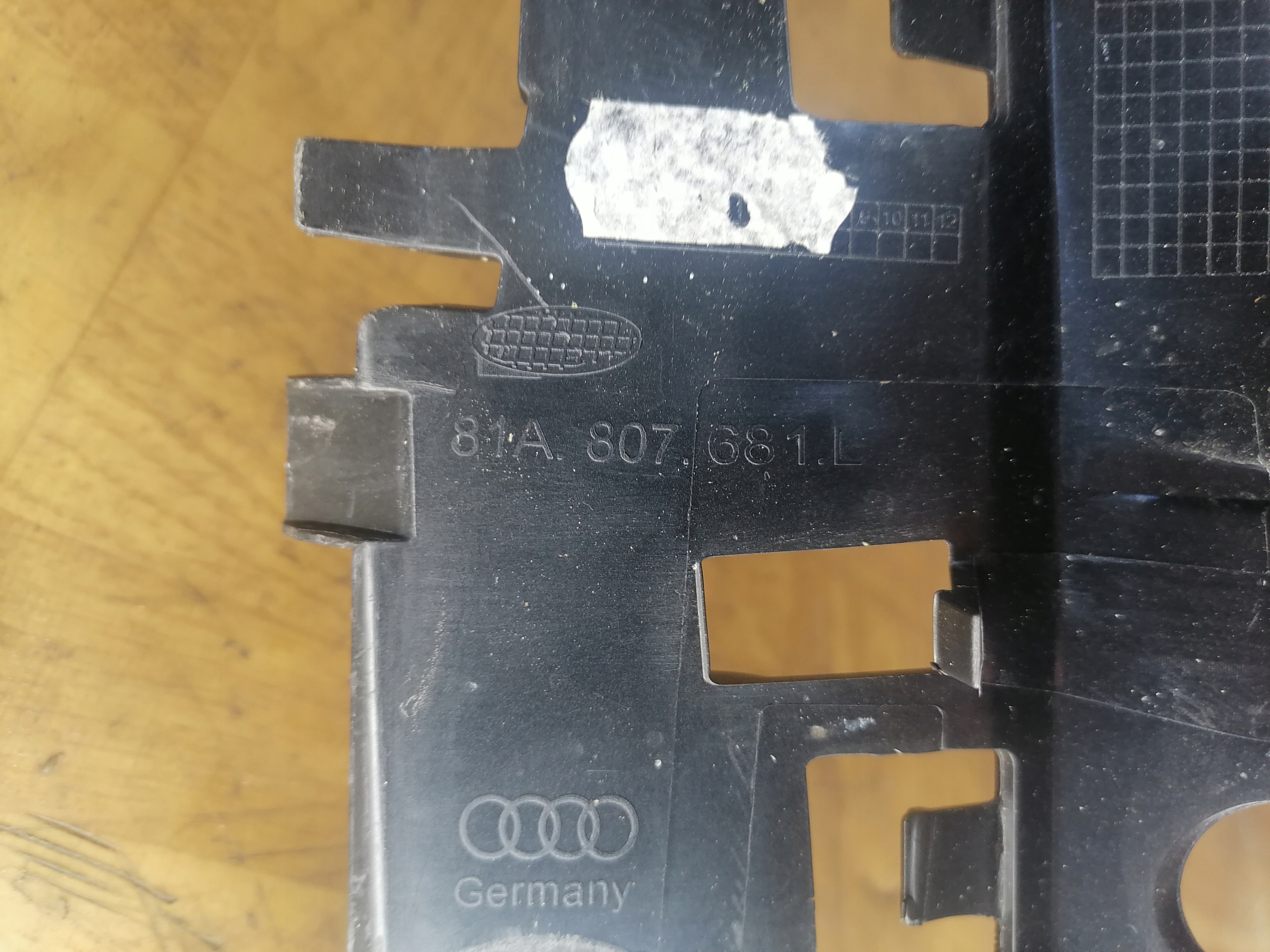 Q2 S-LINE grid front front left 81A807681L