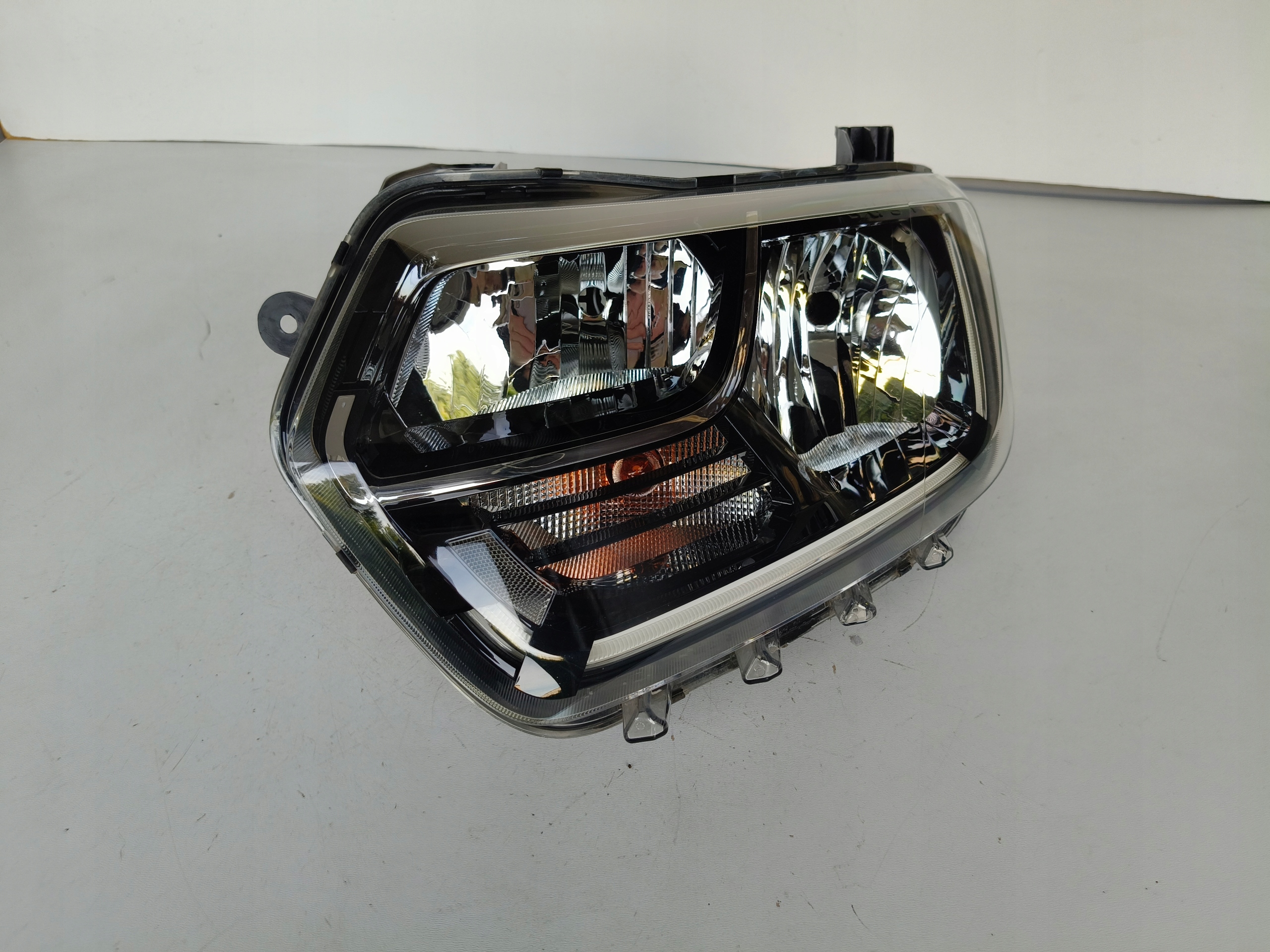 Licht links REFLEKTOR DACIA DUSTER II 17- LED