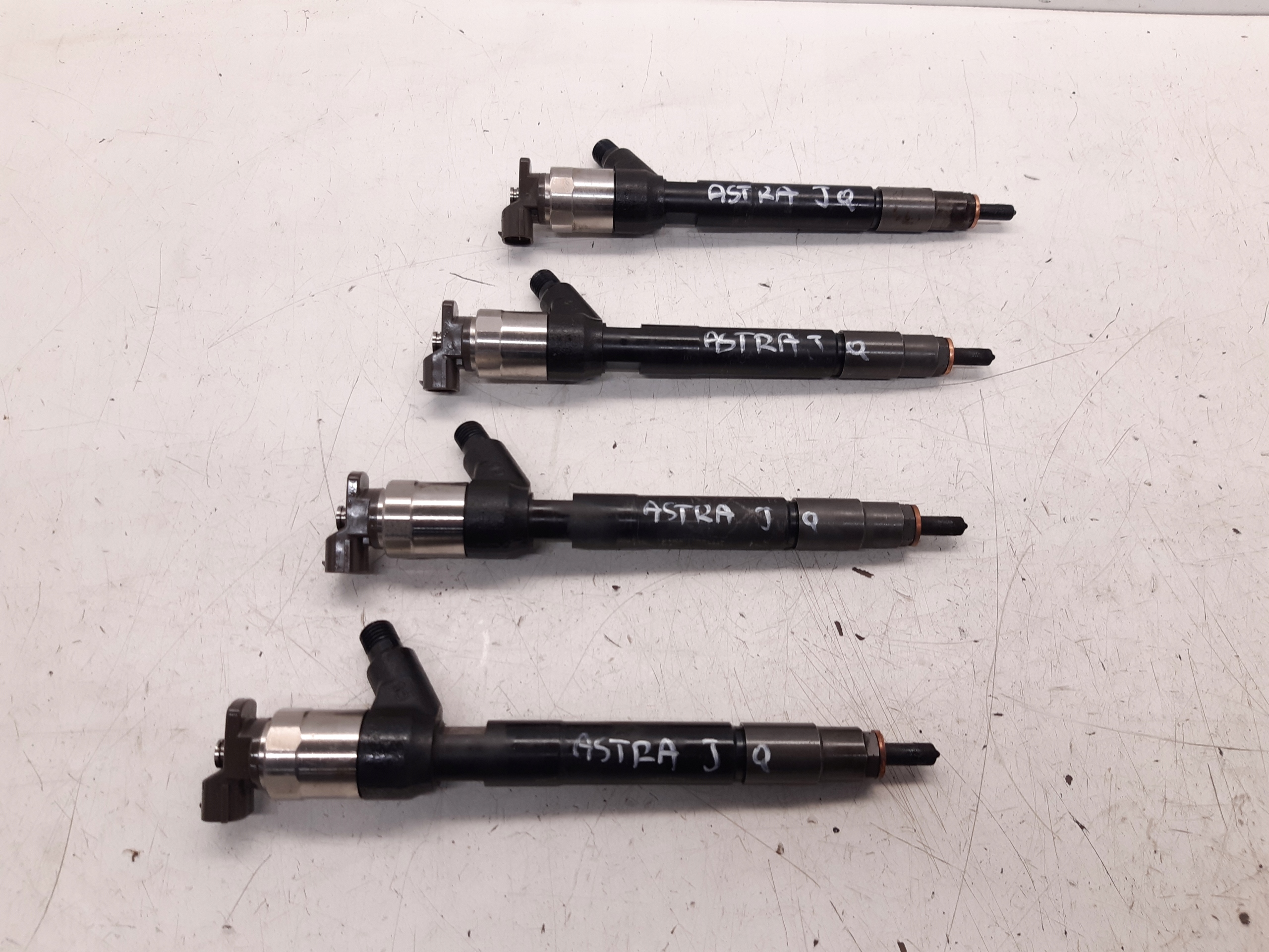 injector 1,6 CDTI 55570012 Opel Astra J