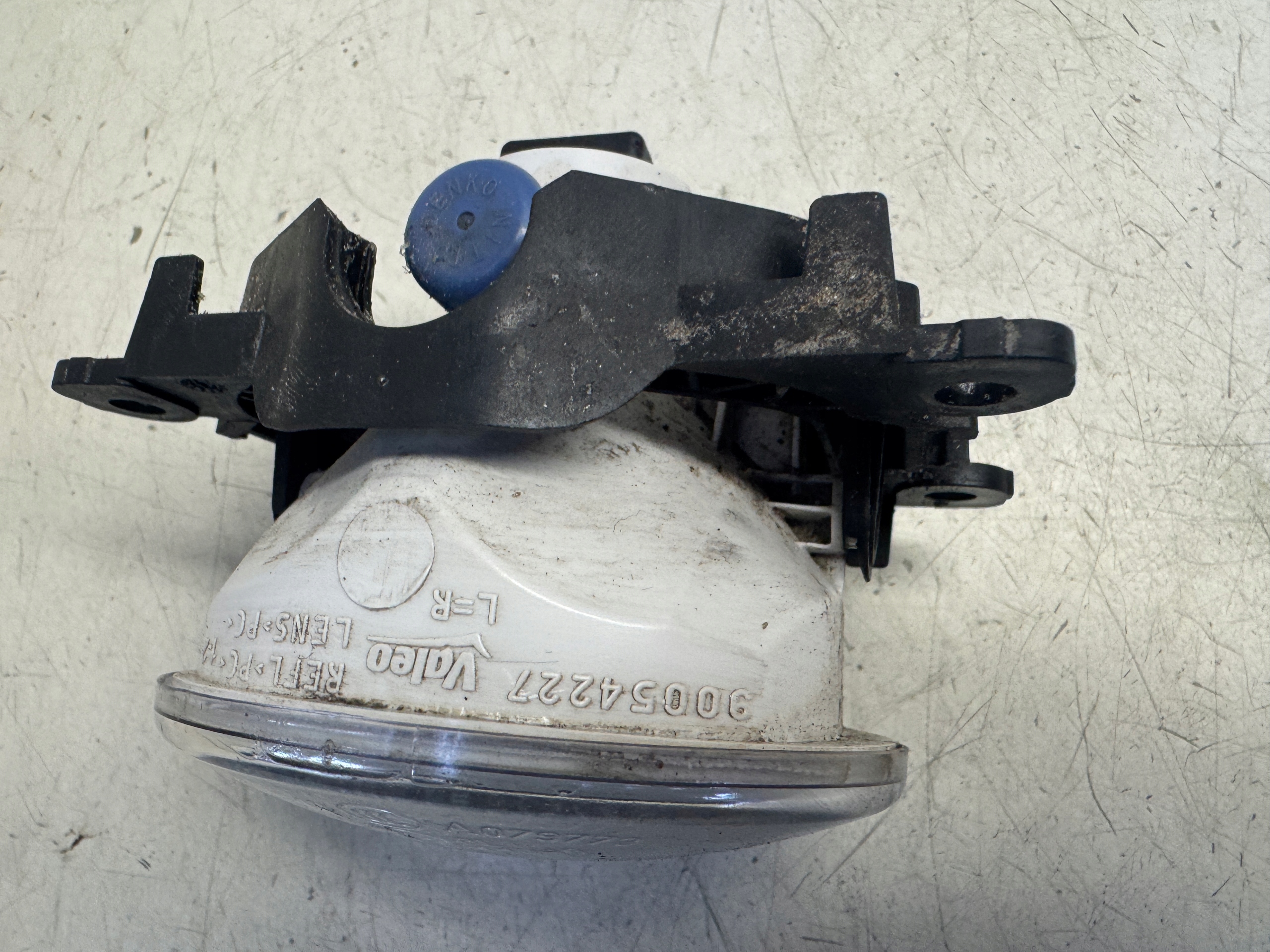 suzuki S-CROSS 21- ГАЛОГЕН передний левая правая 90106657