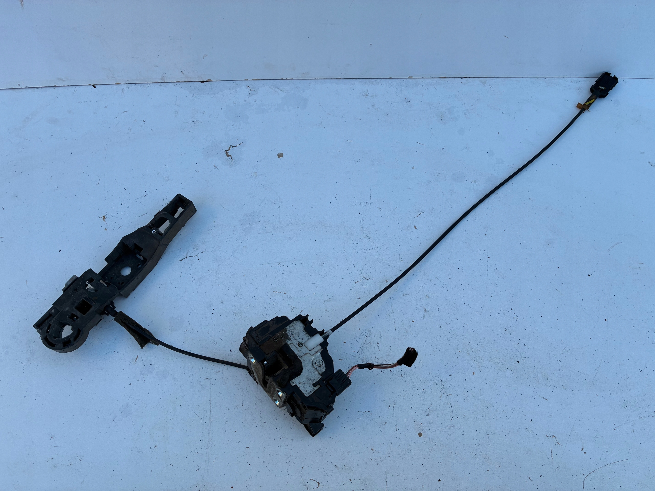lock door driver´s left front Renault Clio III 4PIN 3drzwi 05-12r.