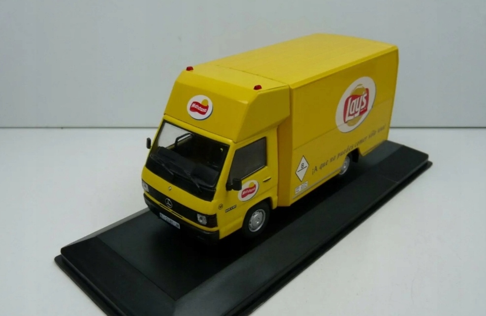 Mercedes-Benz MB140 položí Salvat 1:43